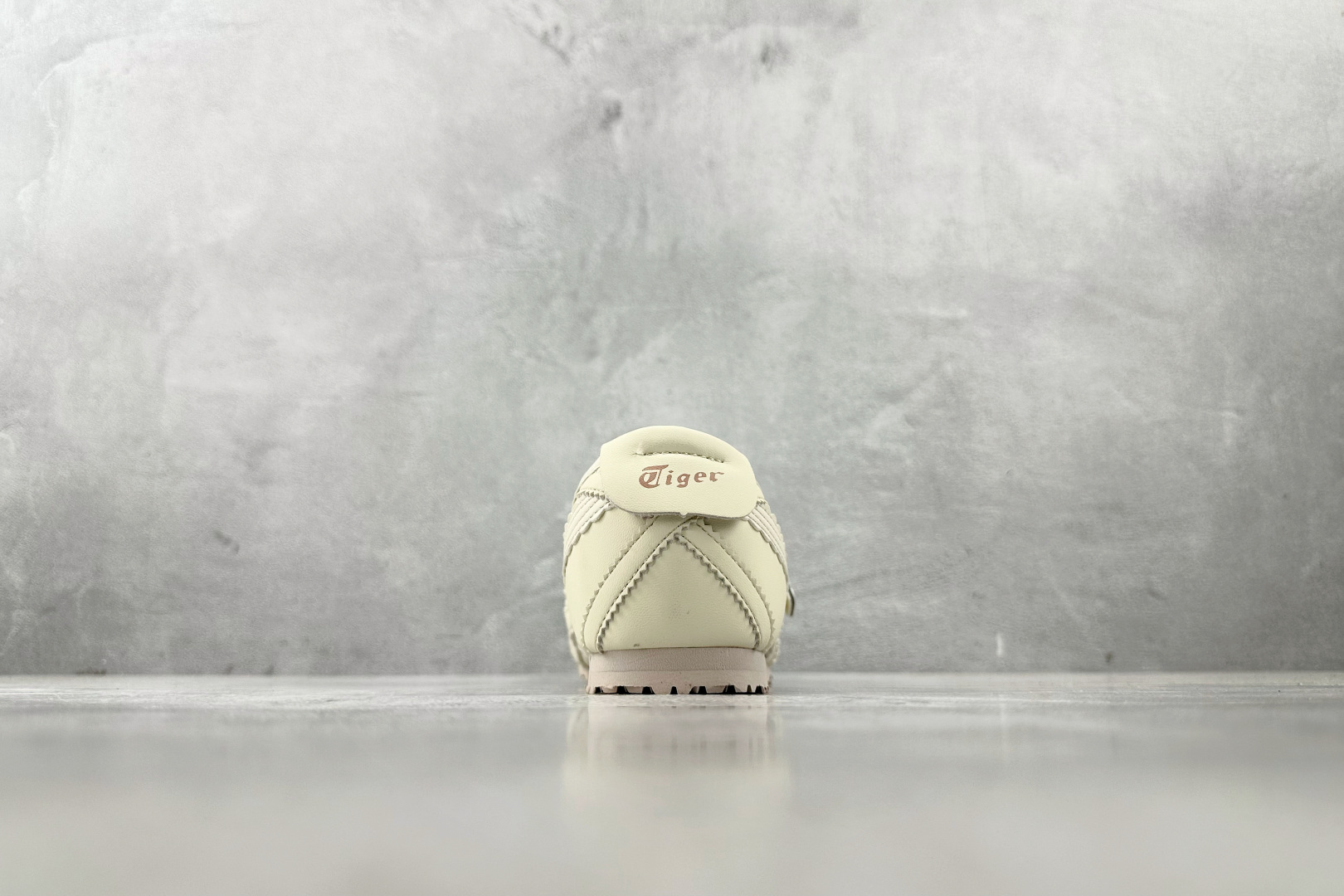 ZX 神版 
Onitsuka Tiger鬼塚虎 MEXICO 66 TGRS 米色

货号：1182A