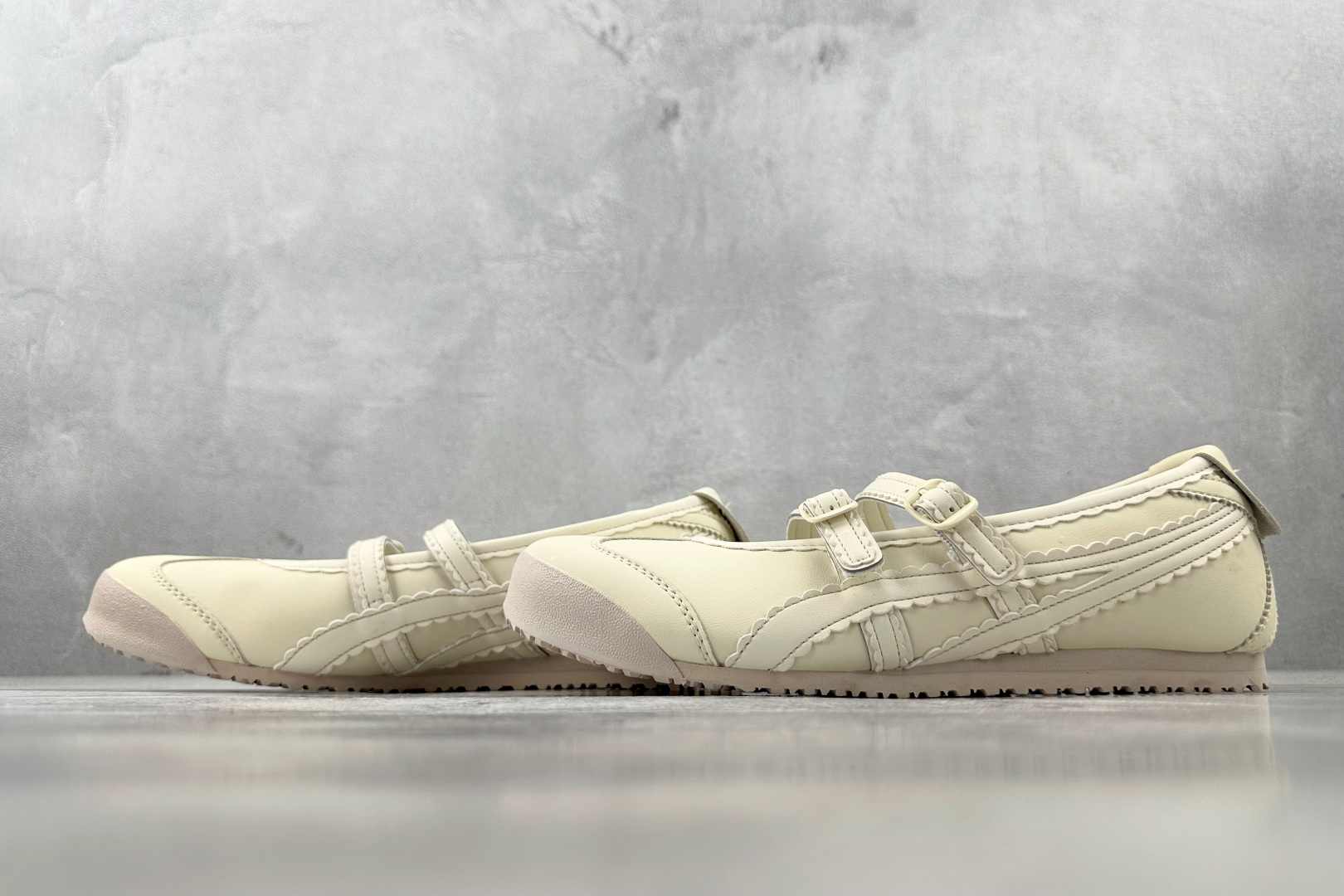 ZX 神版 
Onitsuka Tiger鬼塚虎 MEXICO 66 TGRS 米色

货号：1182A