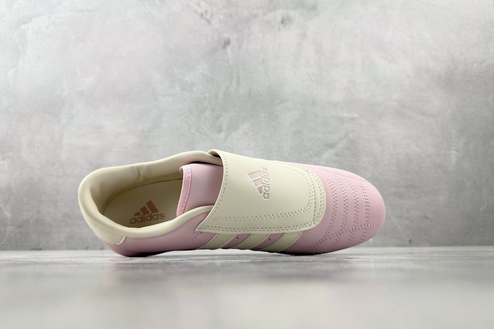 R 版 
出口订单 adidas Taekwondo 粉米色

货号 ：JR3955
尺码：36 36.