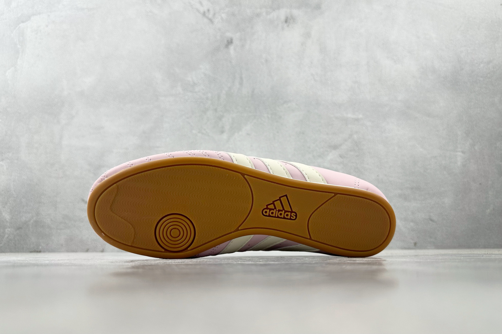 R 版 
出口订单 adidas Taekwondo 粉米色

货号 ：JR3955
尺码：36 36.