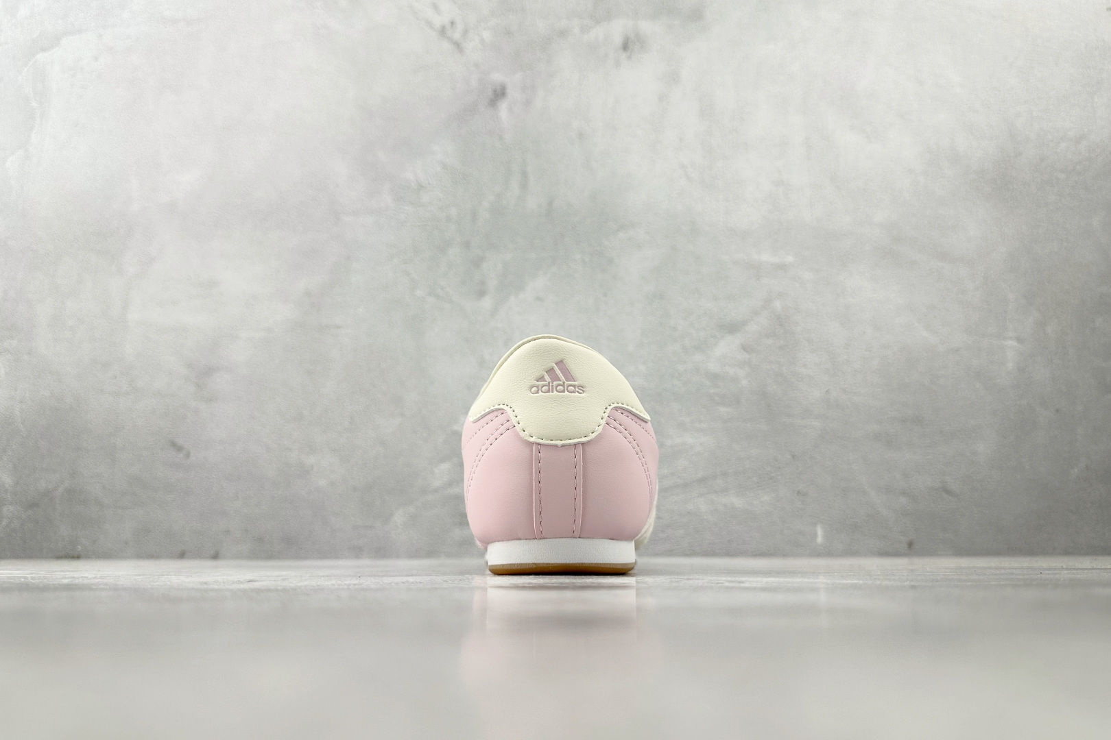R 版 
出口订单 adidas Taekwondo 粉米色

货号 ：JR3955
尺码：36 36.