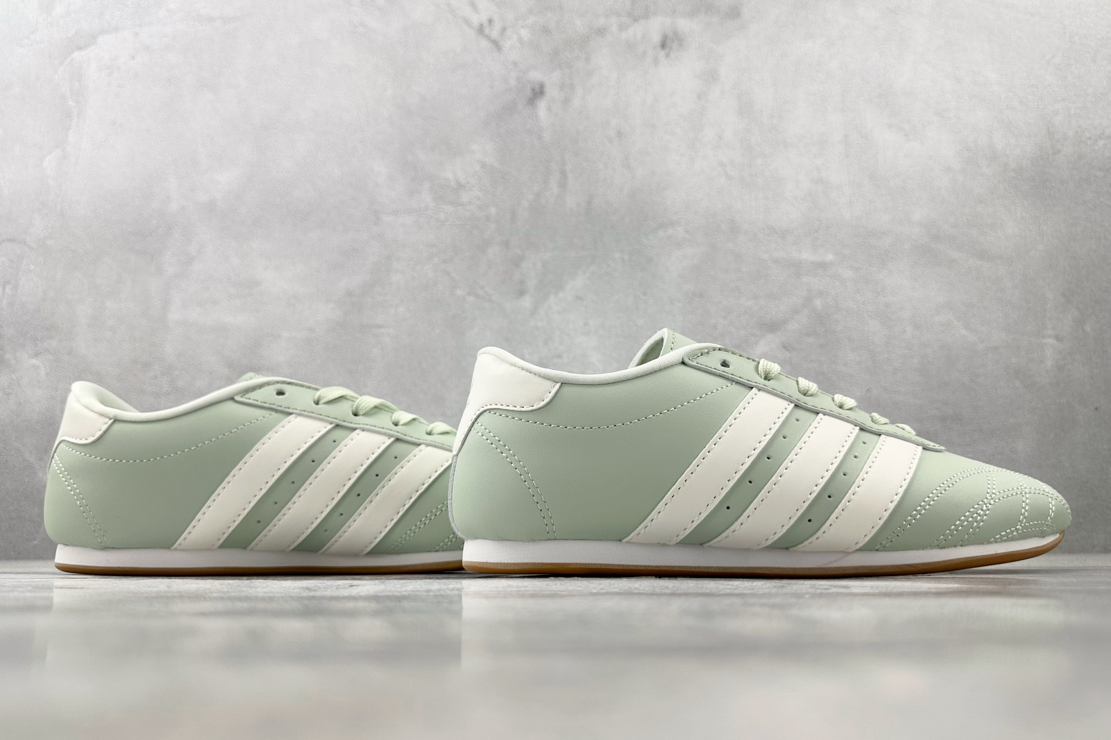 R 版 
出口订单 adidas originals Taekwondo Shoes 绿白色

货号 ：