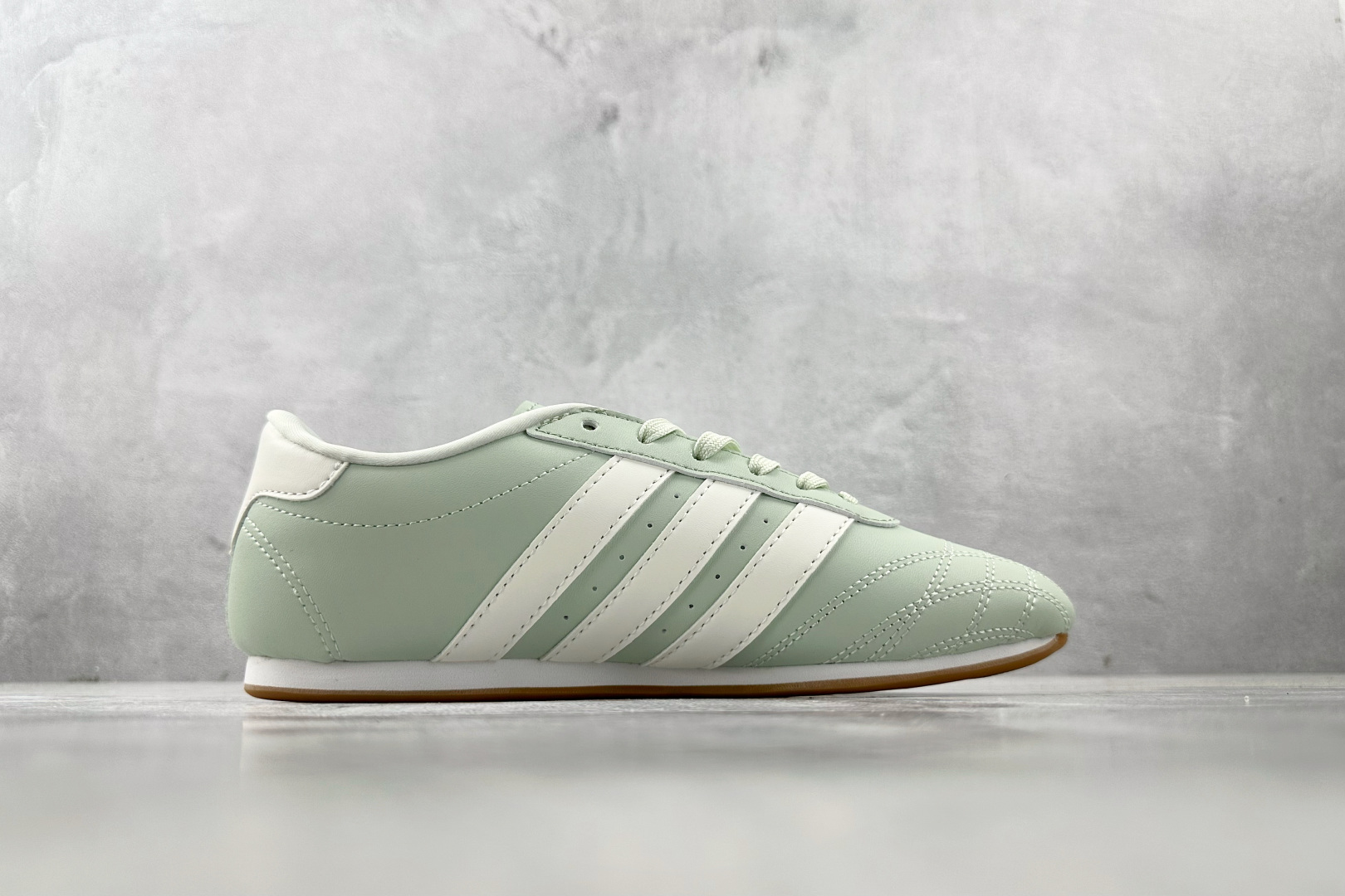 R 版 
出口订单 adidas originals Taekwondo Shoes 绿白色

货号 ：