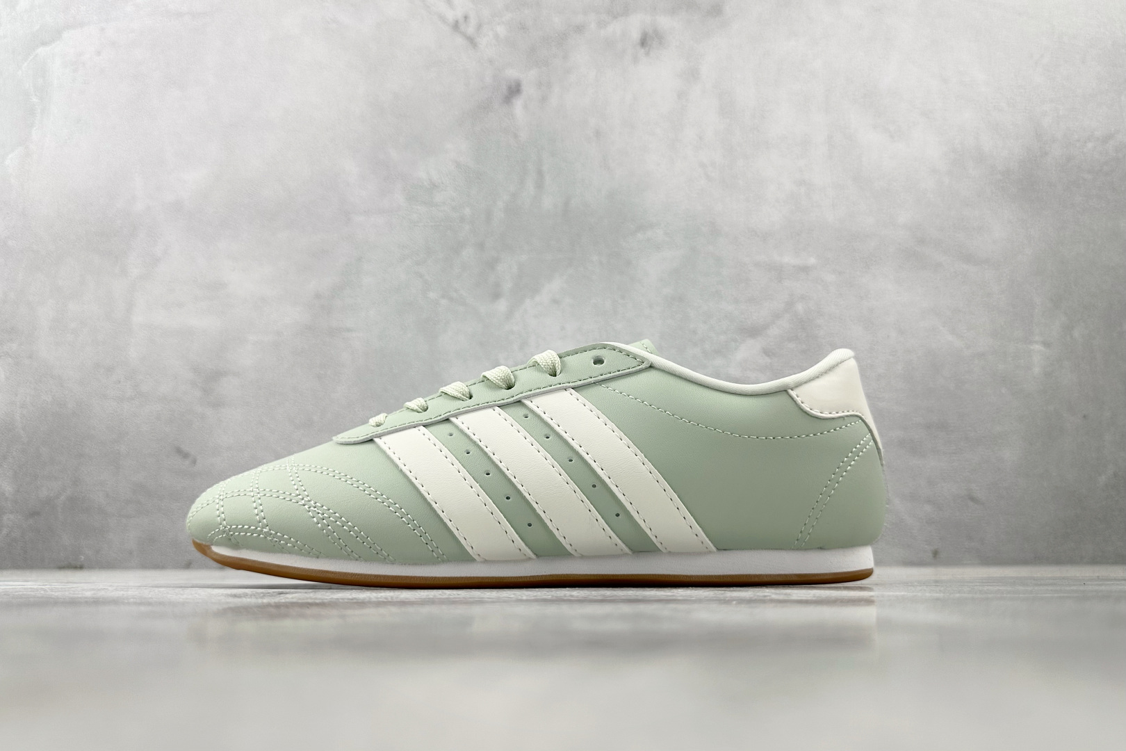 R 版 
出口订单 adidas originals Taekwondo Shoes 绿白色

货号 ：