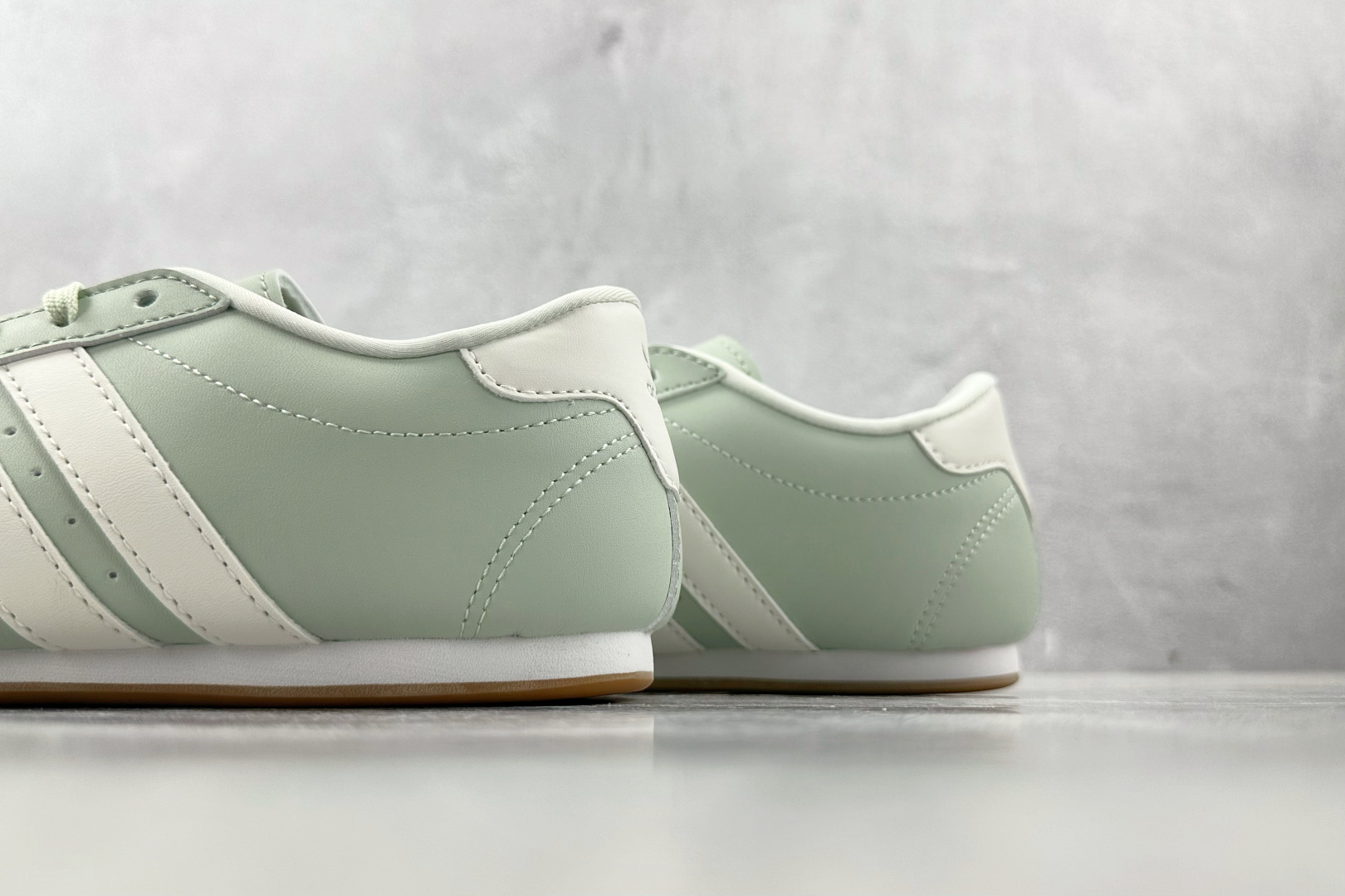 R 版 
出口订单 adidas originals Taekwondo Shoes 绿白色

货号 ：