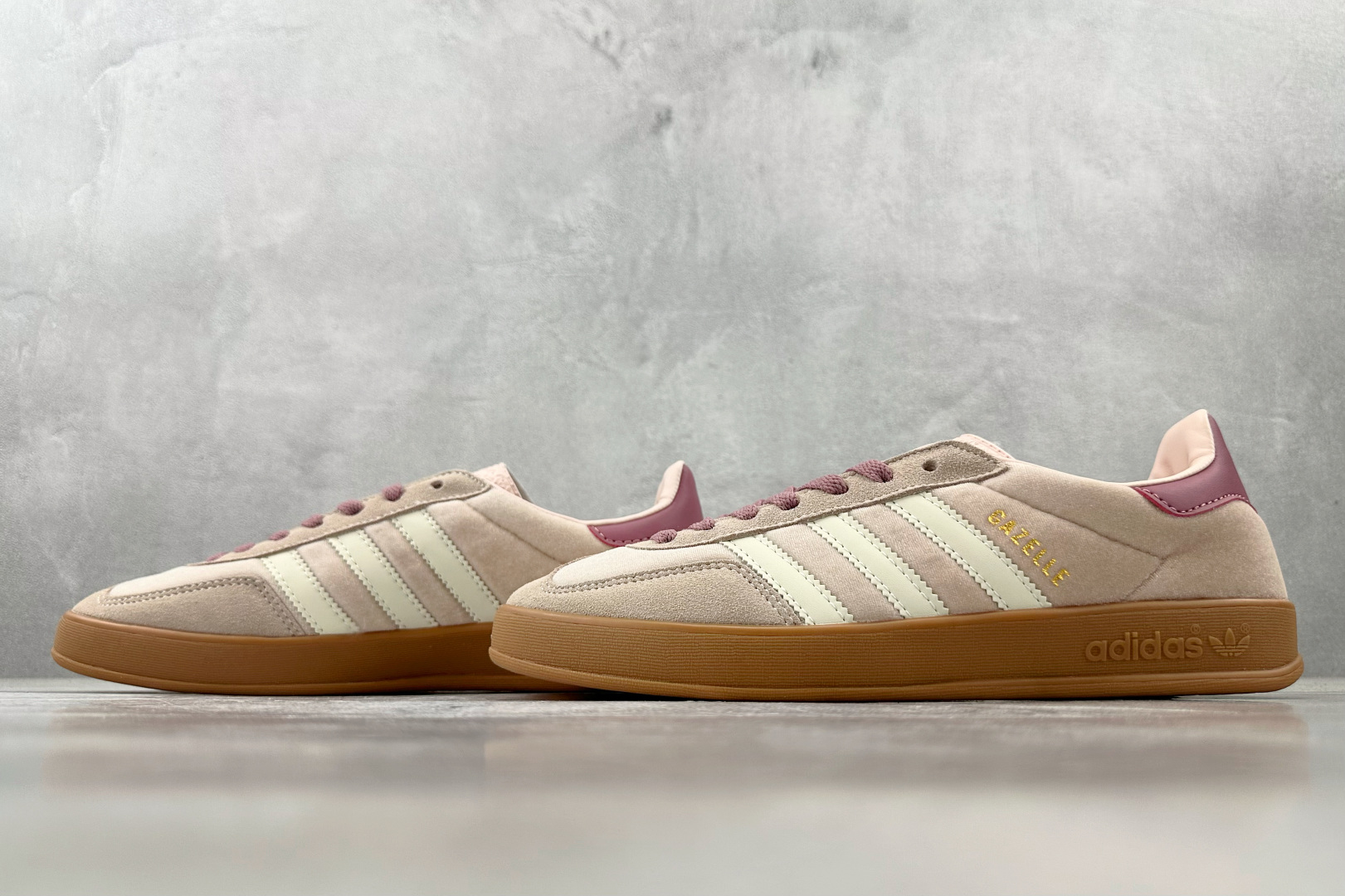 R 版 
出口订单 adidas originals GAZELLE 粉色

货号 ：JR0232
尺码
