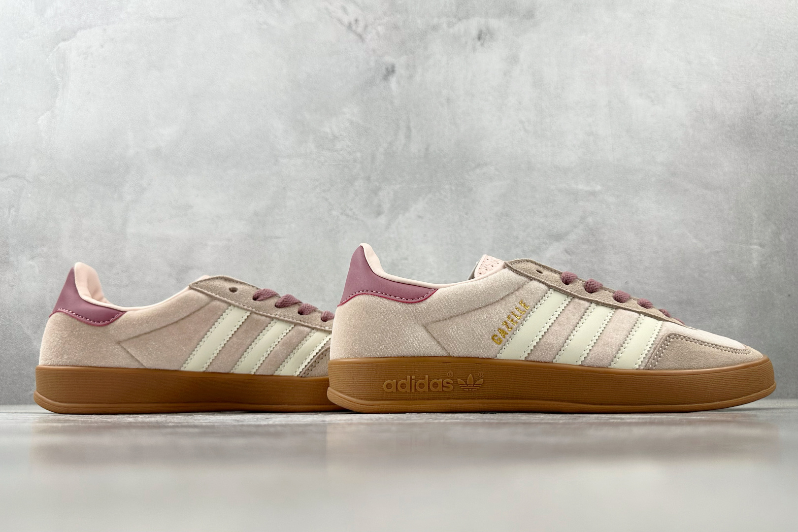 R 版 
出口订单 adidas originals GAZELLE 粉色

货号 ：JR0232
尺码