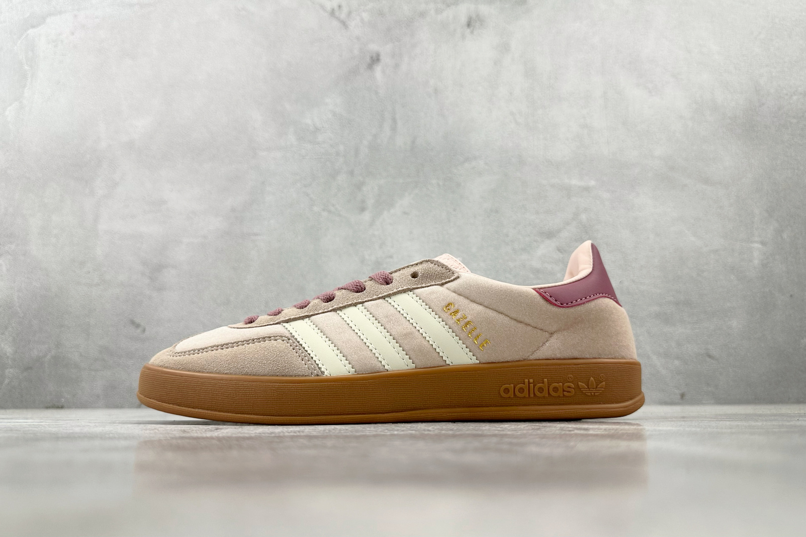 R 版 
出口订单 adidas originals GAZELLE 粉色

货号 ：JR0232
尺码