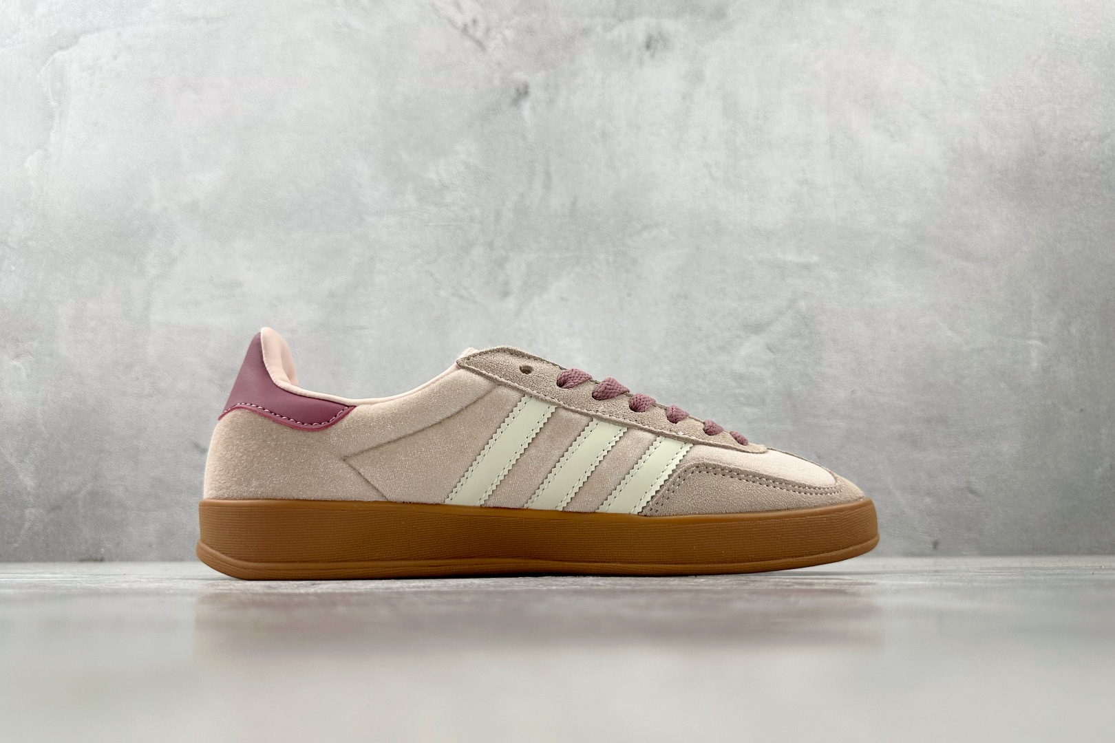 R 版 
出口订单 adidas originals GAZELLE 粉色

货号 ：JR0232
尺码