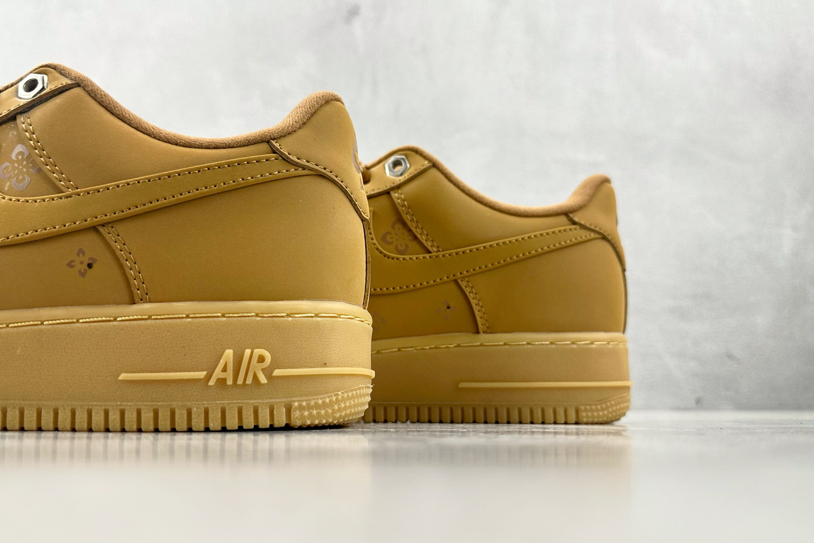 
外贸批次  Nike Air Force 1 07 腰果花 小麦色

货号：CJ9179-200
尺码