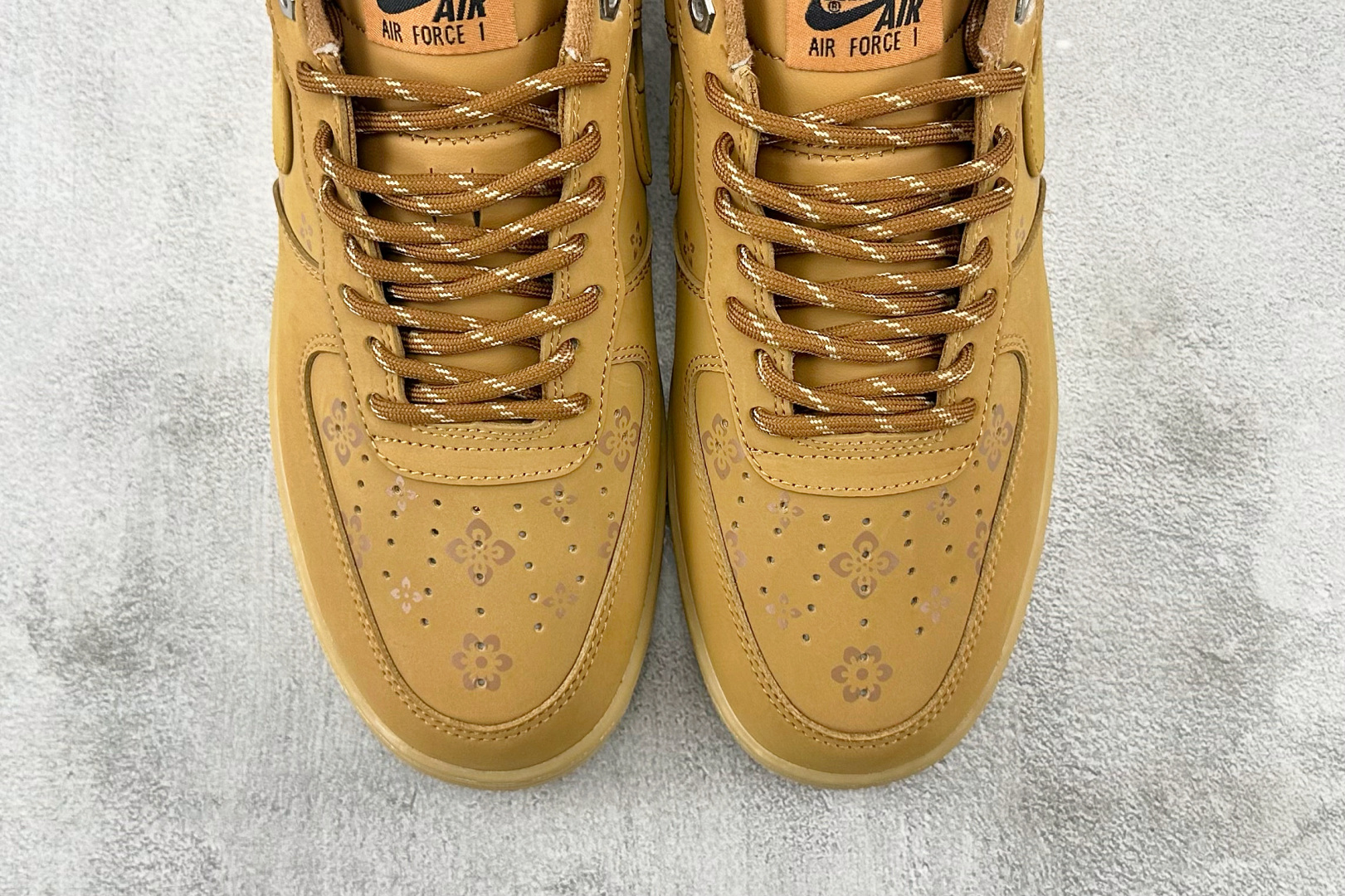 
外贸批次  Nike Air Force 1 07 腰果花 小麦色

货号：CJ9179-200
尺码