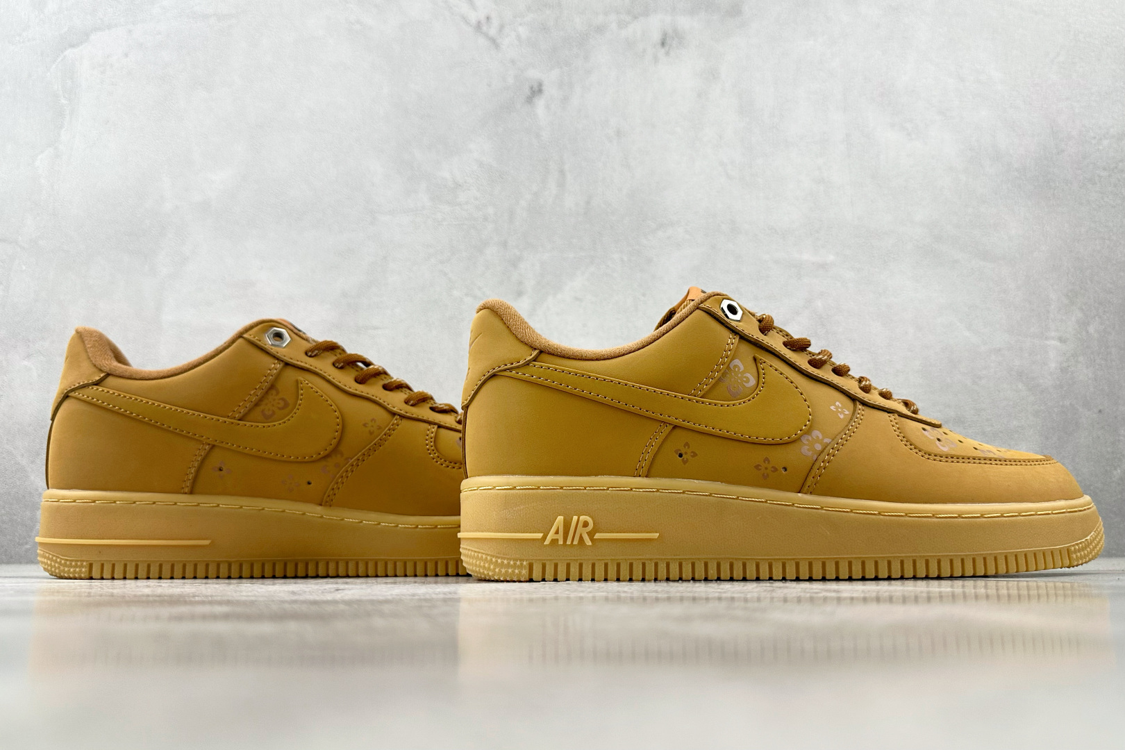 
外贸批次  Nike Air Force 1 07 腰果花 小麦色

货号：CJ9179-200
尺码