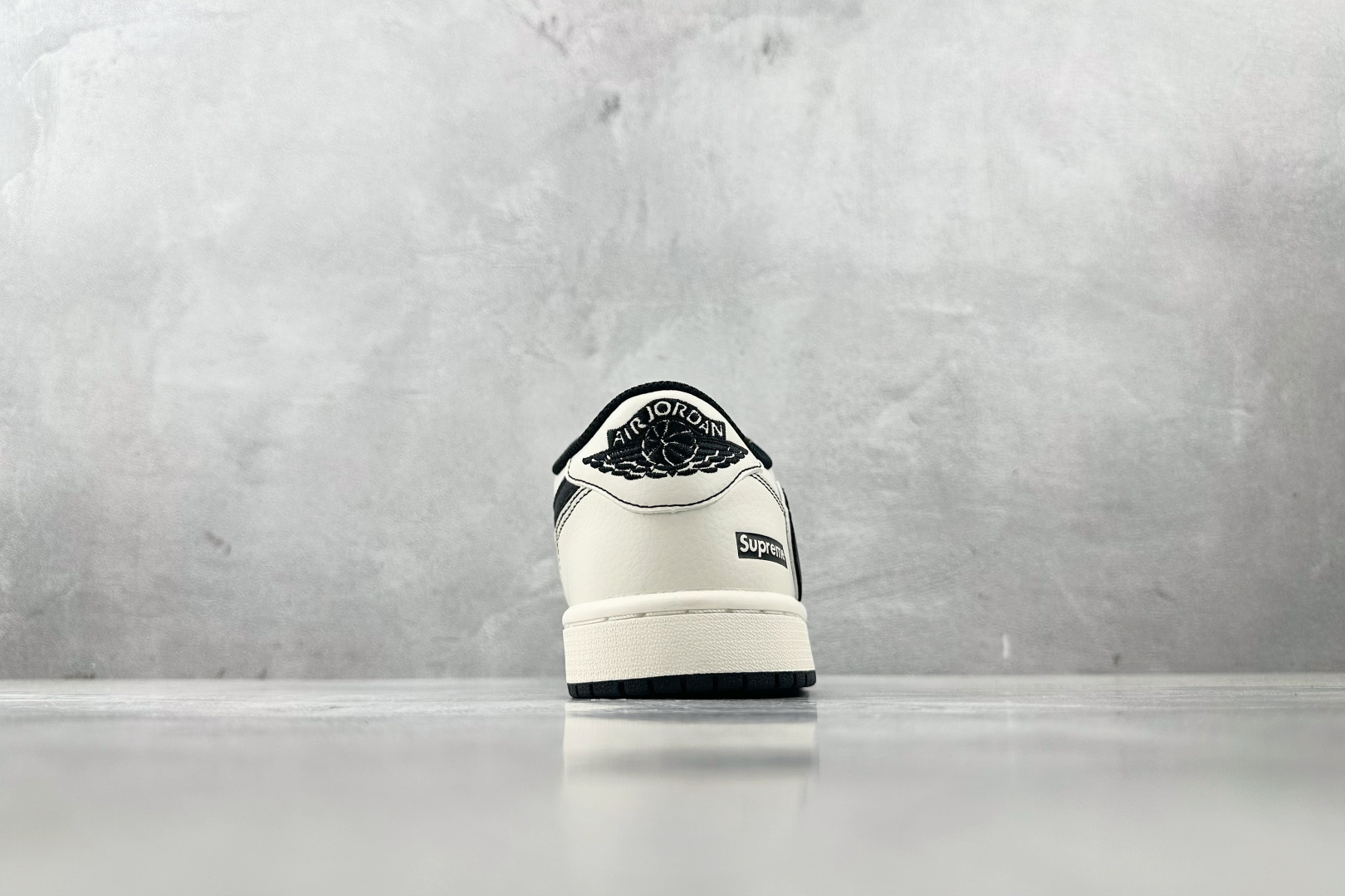 DK 
定制 Air Jordan 1 Low ow SP 米白黑

货号：DH0223 311
尺码：