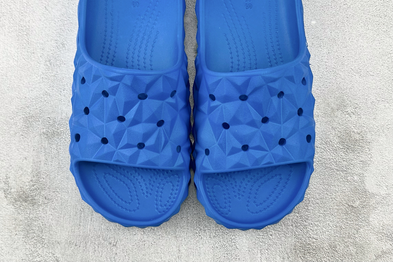 Crocs卡骆驰 元素蓝 209608-4ON