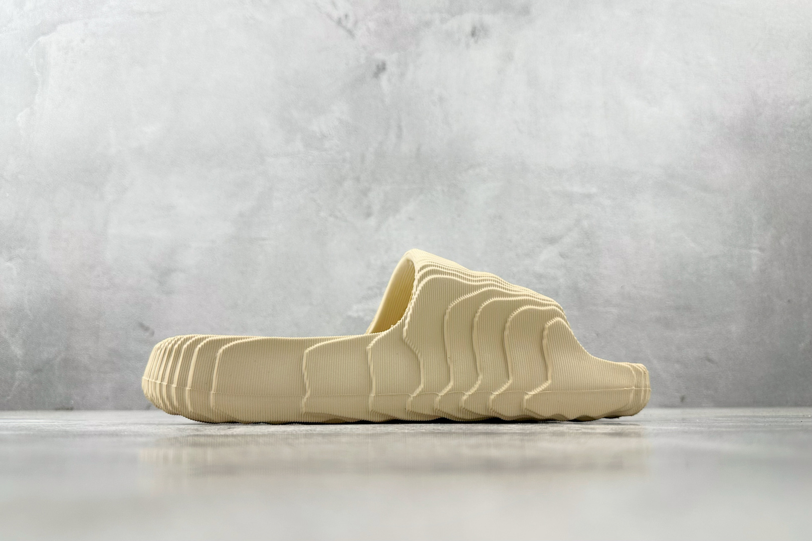 adidas originals ADILETTE 22 浅黄 GX6945