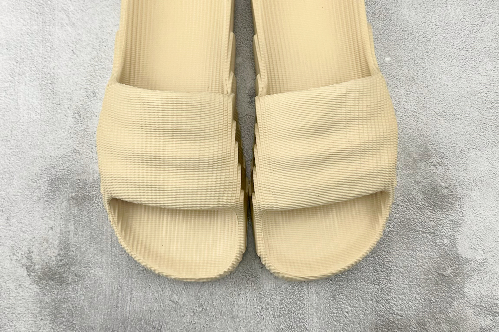 adidas originals ADILETTE 22 浅黄 GX6945