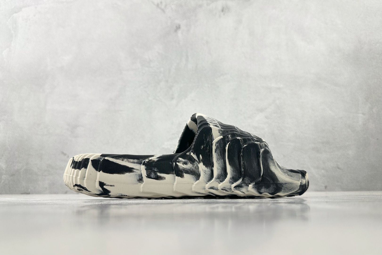 adidas originals ADILETTE 22 黑灰 GX6947