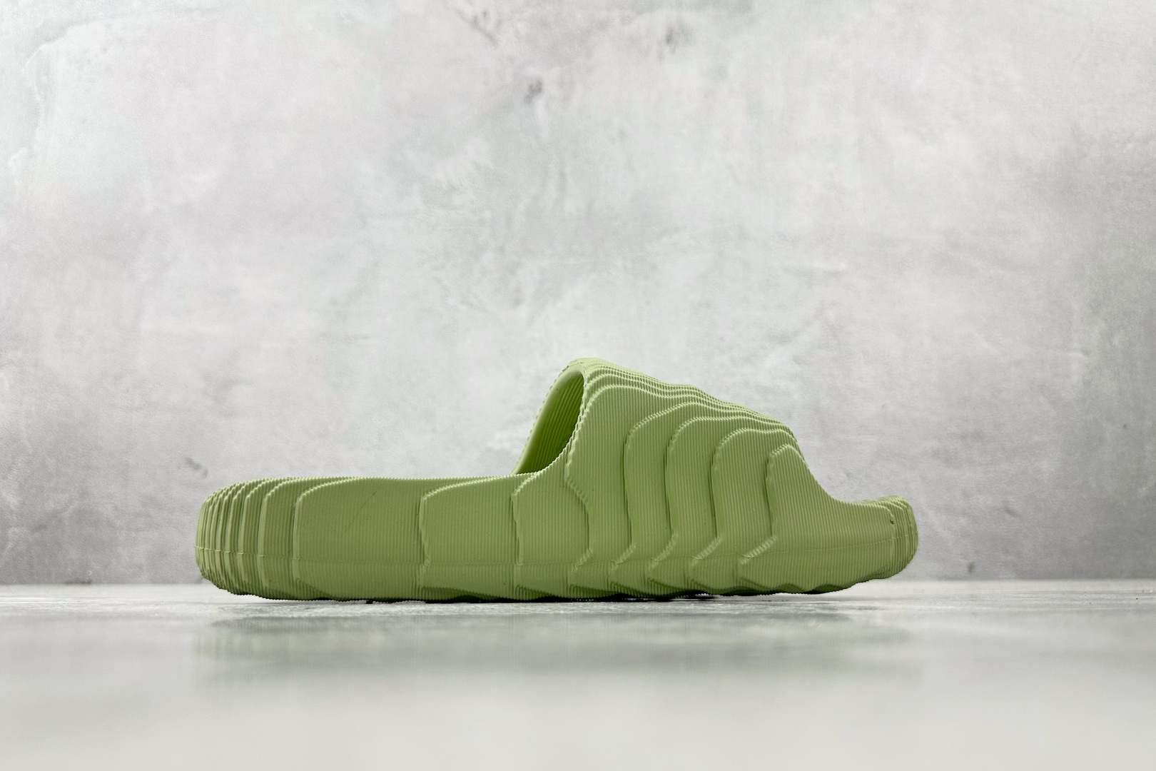 adidas originals ADILETTE 22 绿 GX6946