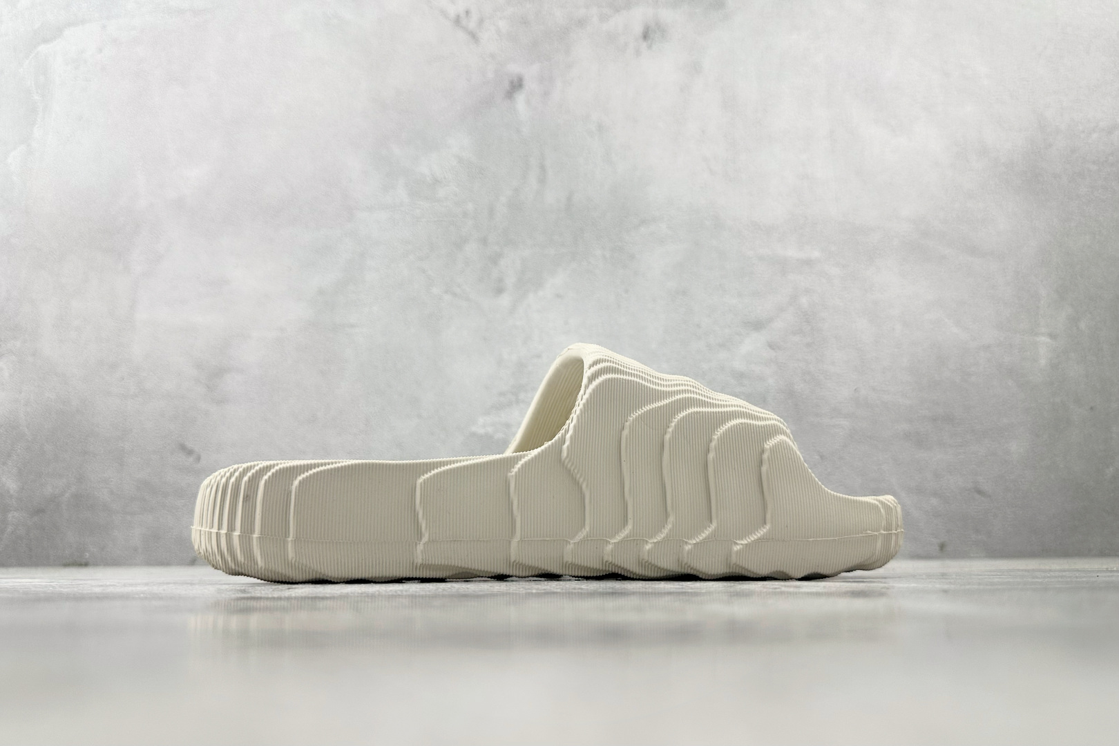 adidas originals ADILETTE 22 米色 GX6950