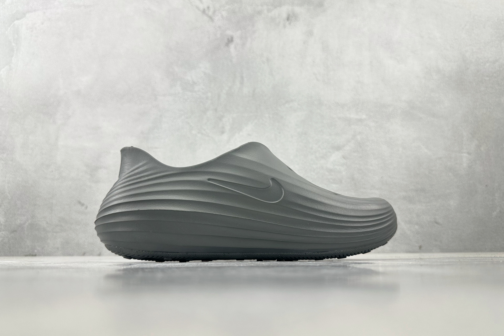 Nike ReactX Rejuven8 灰色 HV5060-002