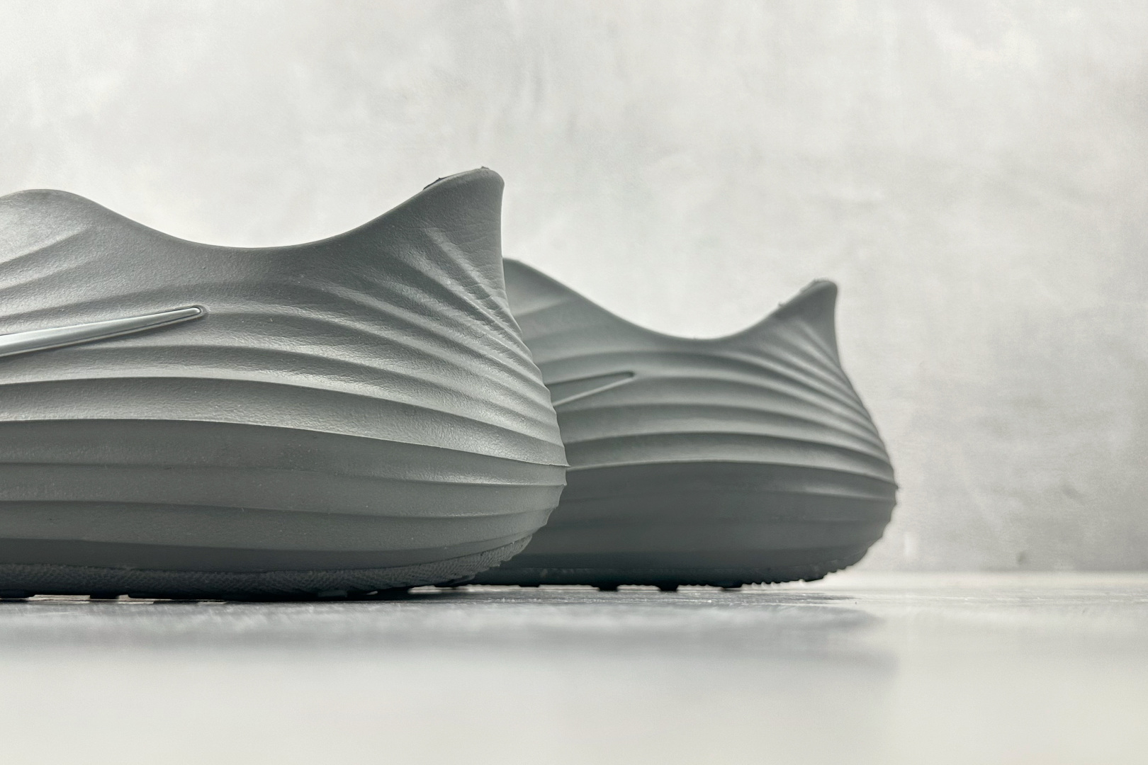 Nike ReactX Rejuven8 灰色 HV5060-002
