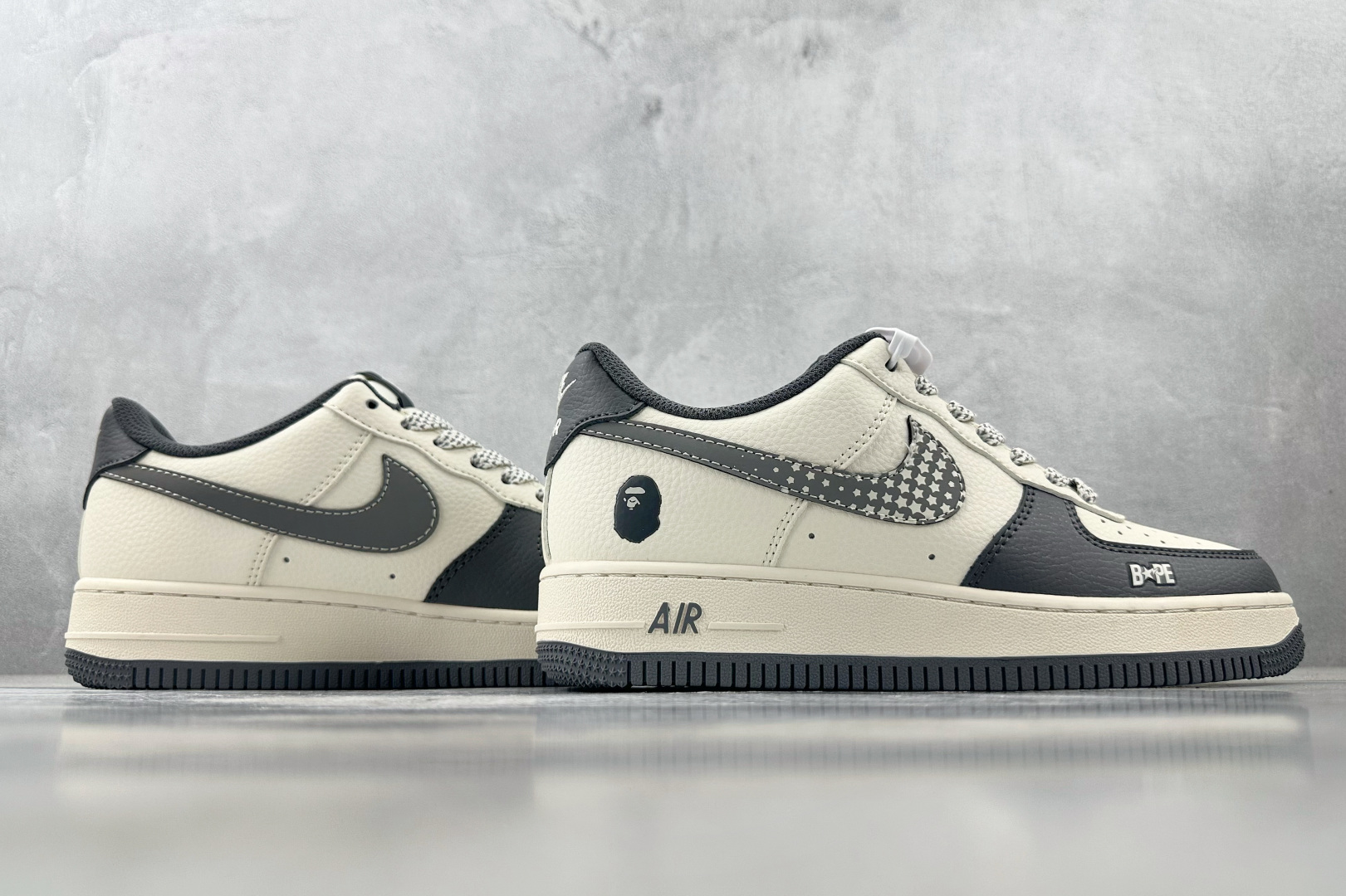 XC 
Nike Air Force 1'07 猿人头 联名 米白灰

货号：XS1958 570
尺码