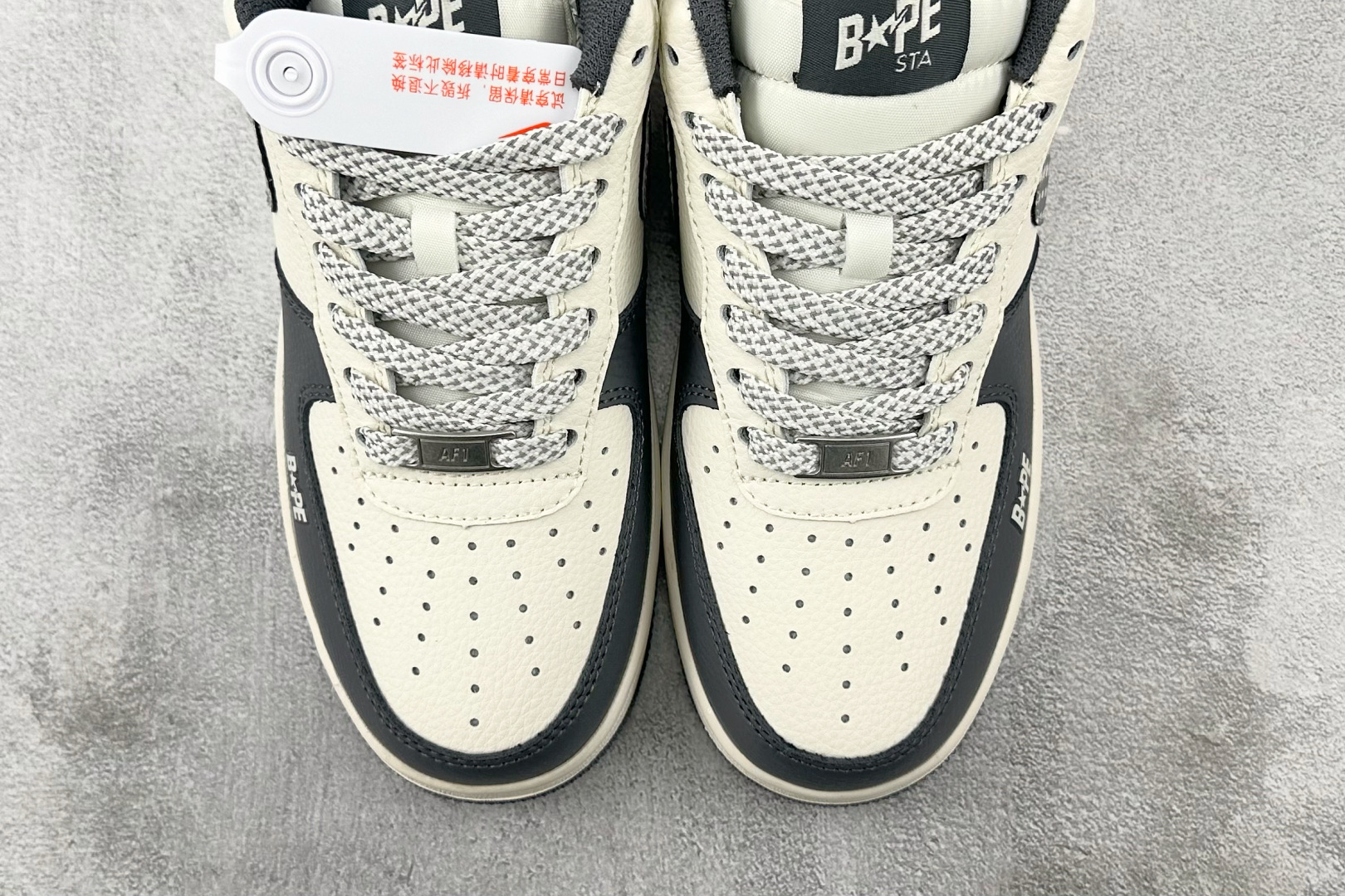 XC 
Nike Air Force 1'07 猿人头 联名 米白灰

货号：XS1958 570
尺码