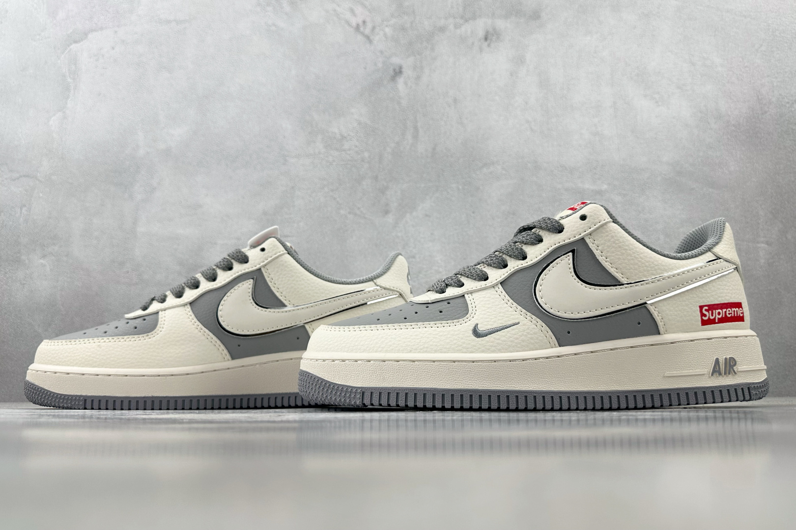 XC 
Nike Air Force 1'07 Supreme 联名 米白灰

货号：HH7518 05