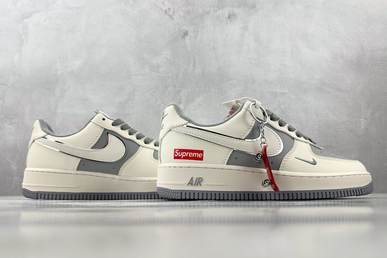 XC 
Nike Air Force 1'07 Supreme 联名 米白灰

货号：HH7518 05