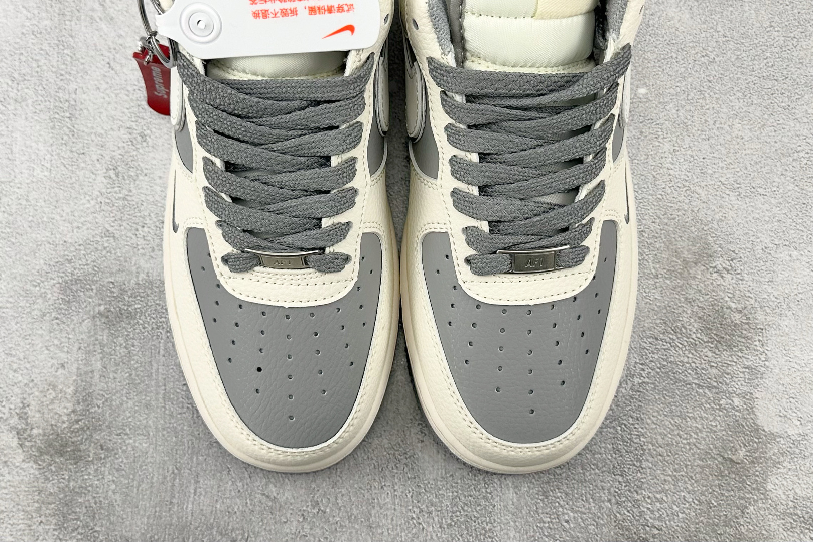 XC 
Nike Air Force 1'07 Supreme 联名 米白灰

货号：HH7518 05