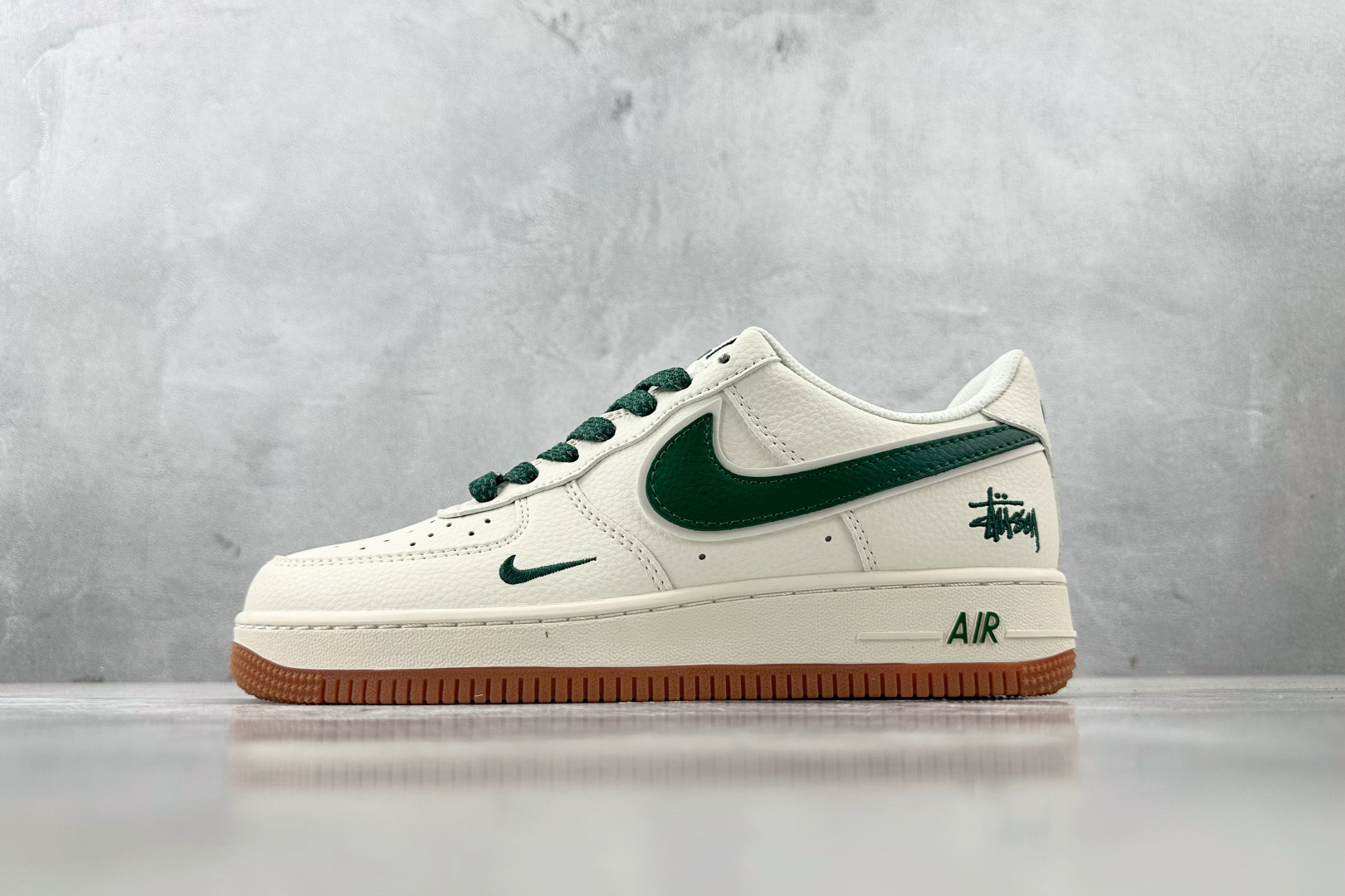 XC 
Nike Air Force 1'07 斯图西 联名 米白绿

货号：XX3168 138
尺码