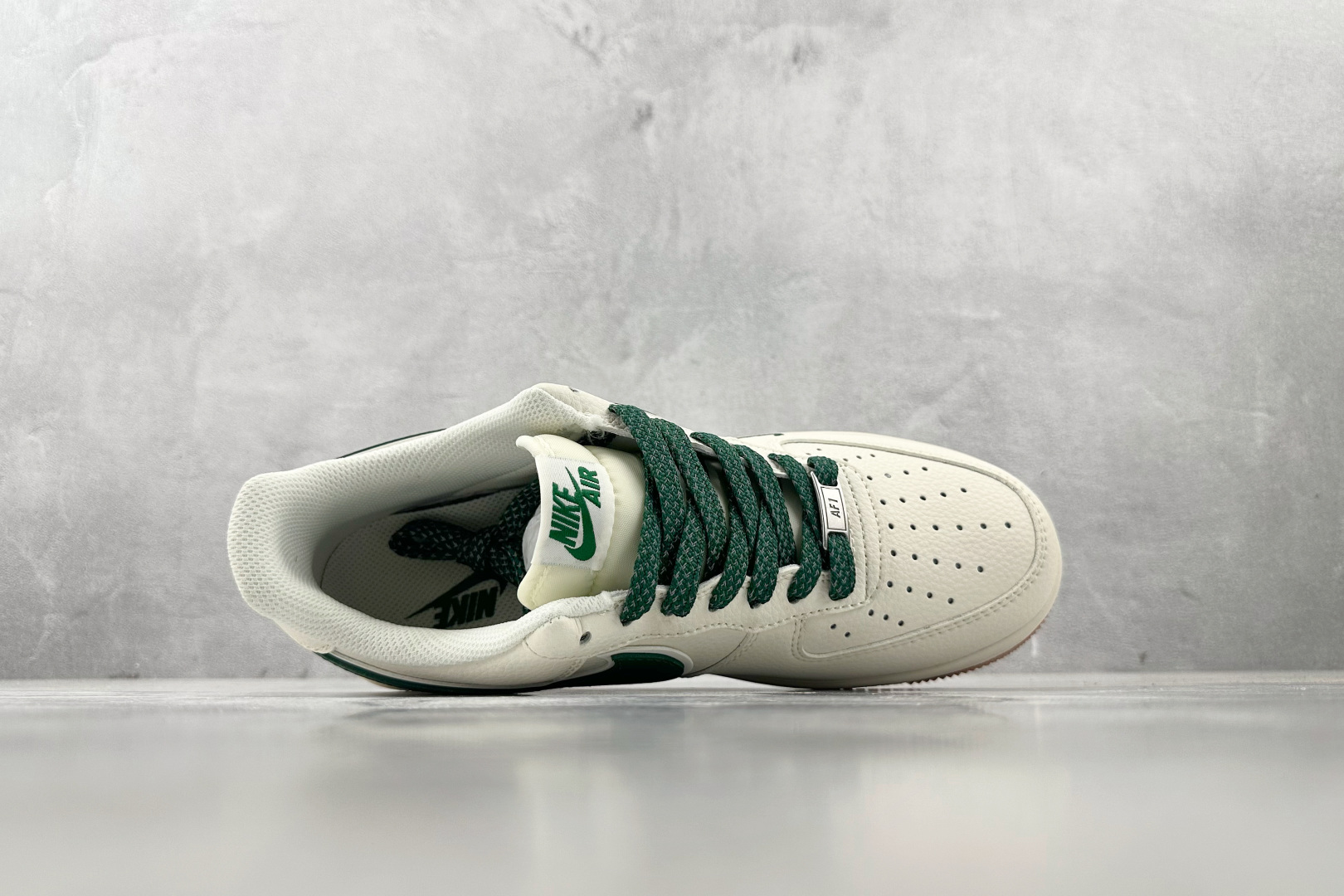 XC 
Nike Air Force 1'07 斯图西 联名 米白绿

货号：XX3168 138
尺码