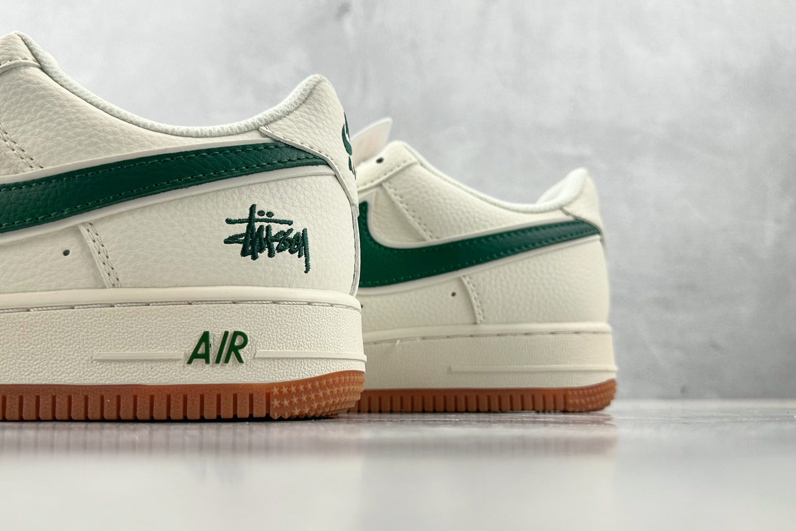 XC 
Nike Air Force 1'07 斯图西 联名 米白绿

货号：XX3168 138
尺码