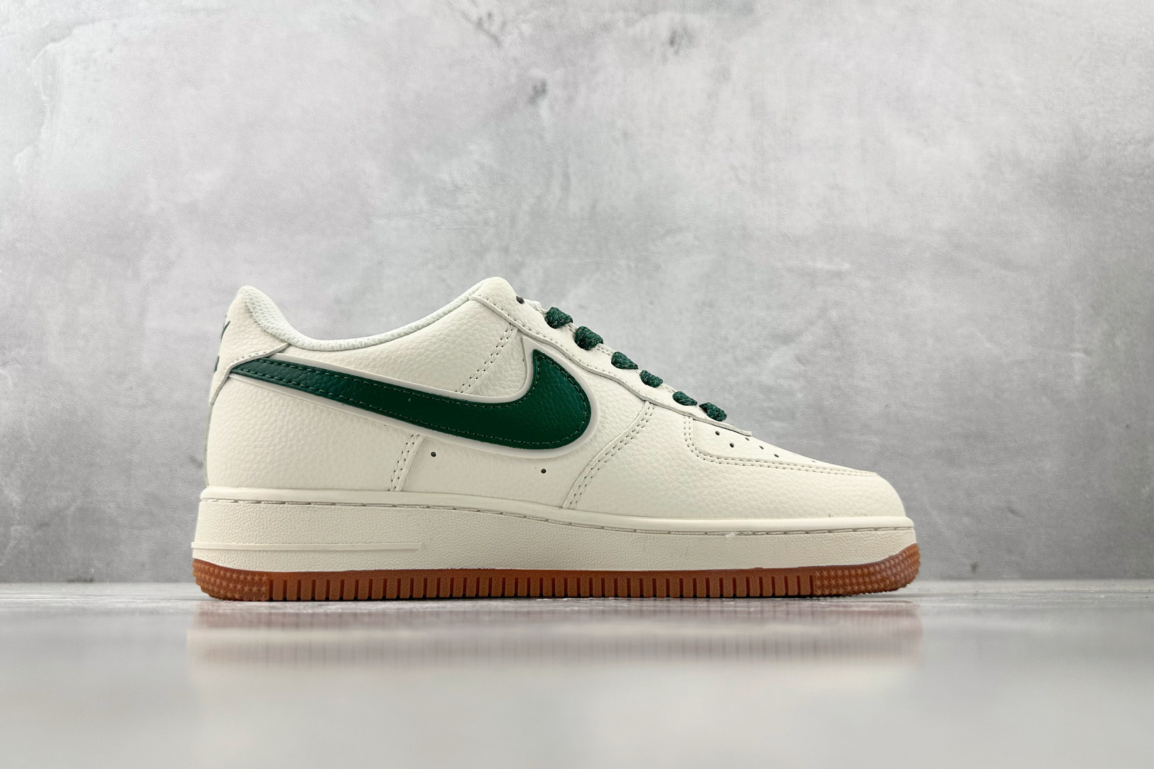 XC 
Nike Air Force 1'07 斯图西 联名 米白绿

货号：XX3168 138
尺码
