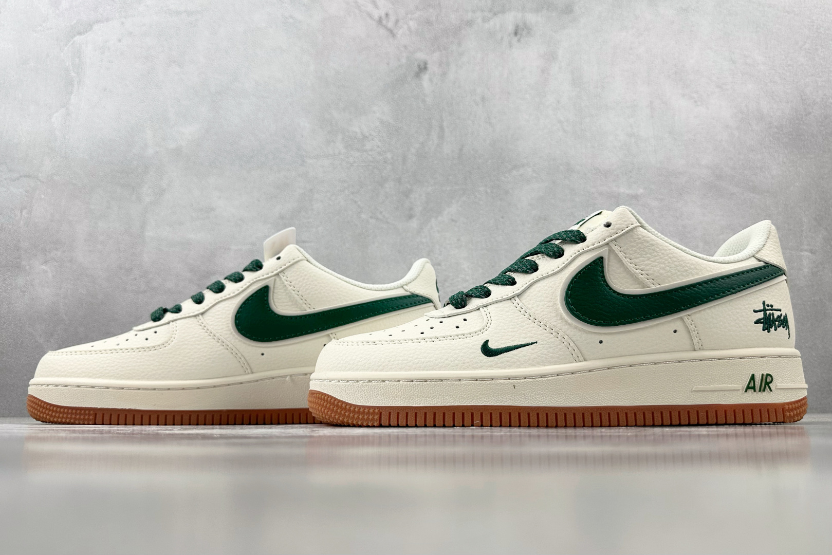 XC 
Nike Air Force 1'07 斯图西 联名 米白绿

货号：XX3168 138
尺码