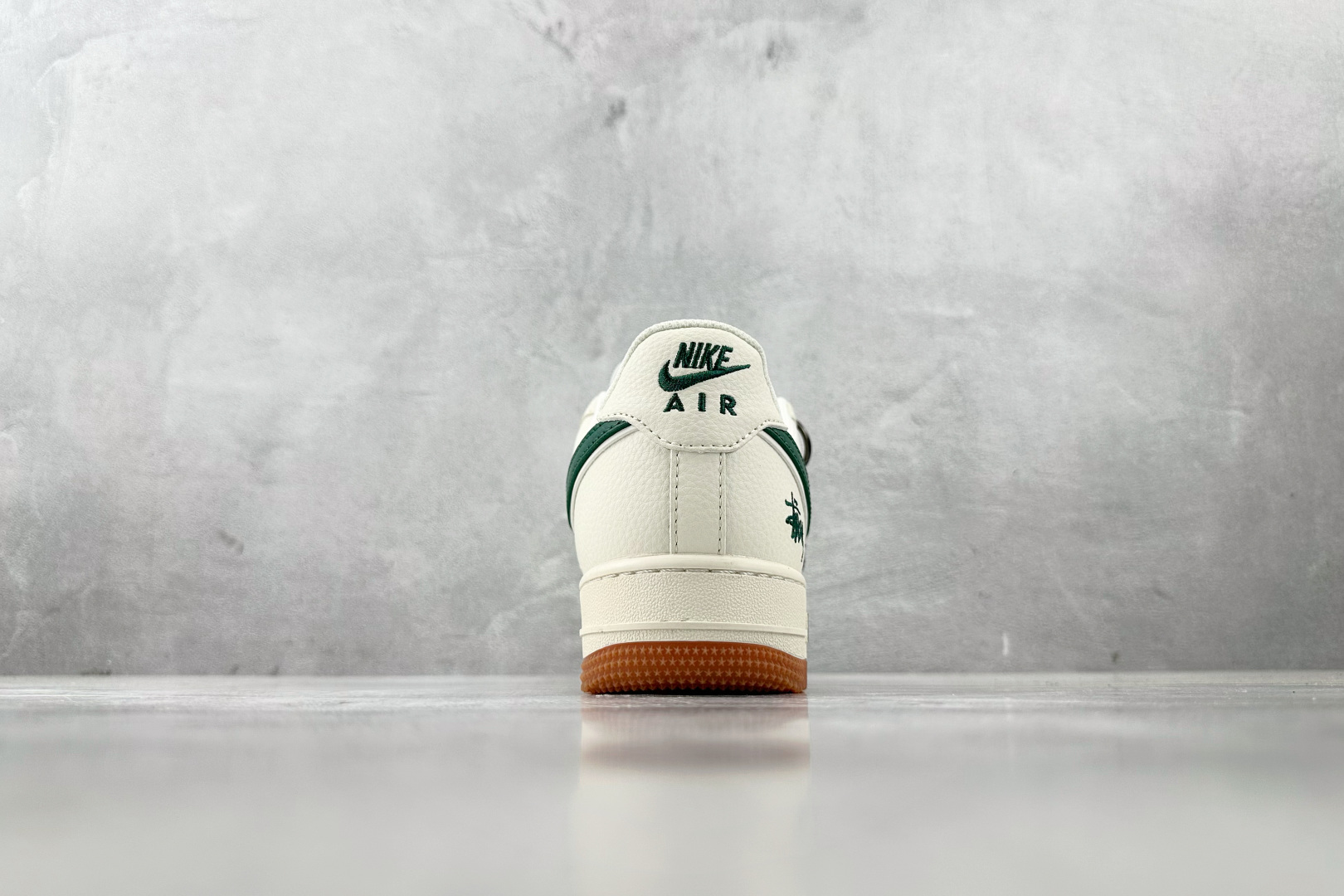 XC 
Nike Air Force 1'07 斯图西 联名 米白绿

货号：XX3168 138
尺码
