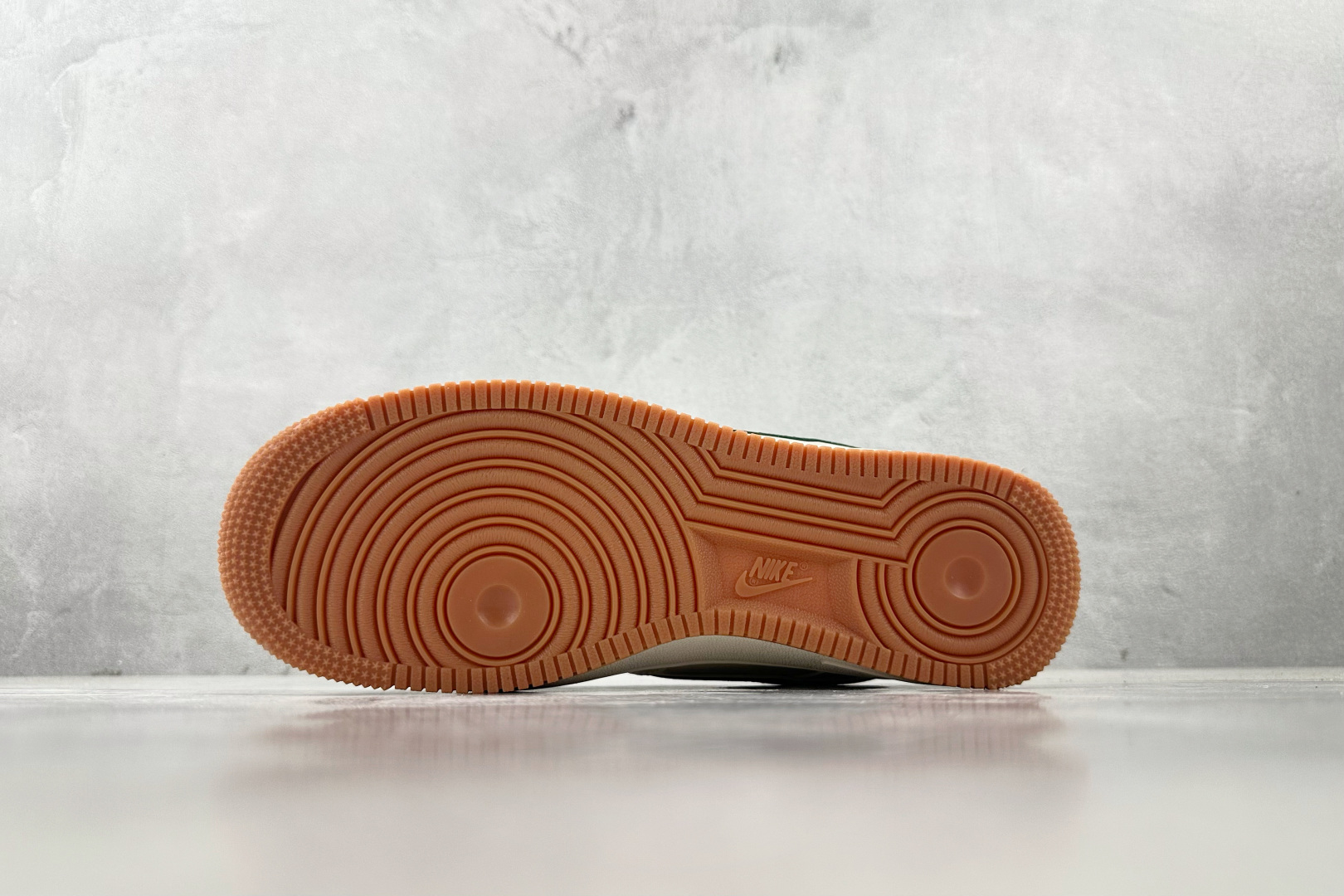 XC 
Nike Air Force 1'07 斯图西 联名 米白绿

货号：XX3168 138
尺码