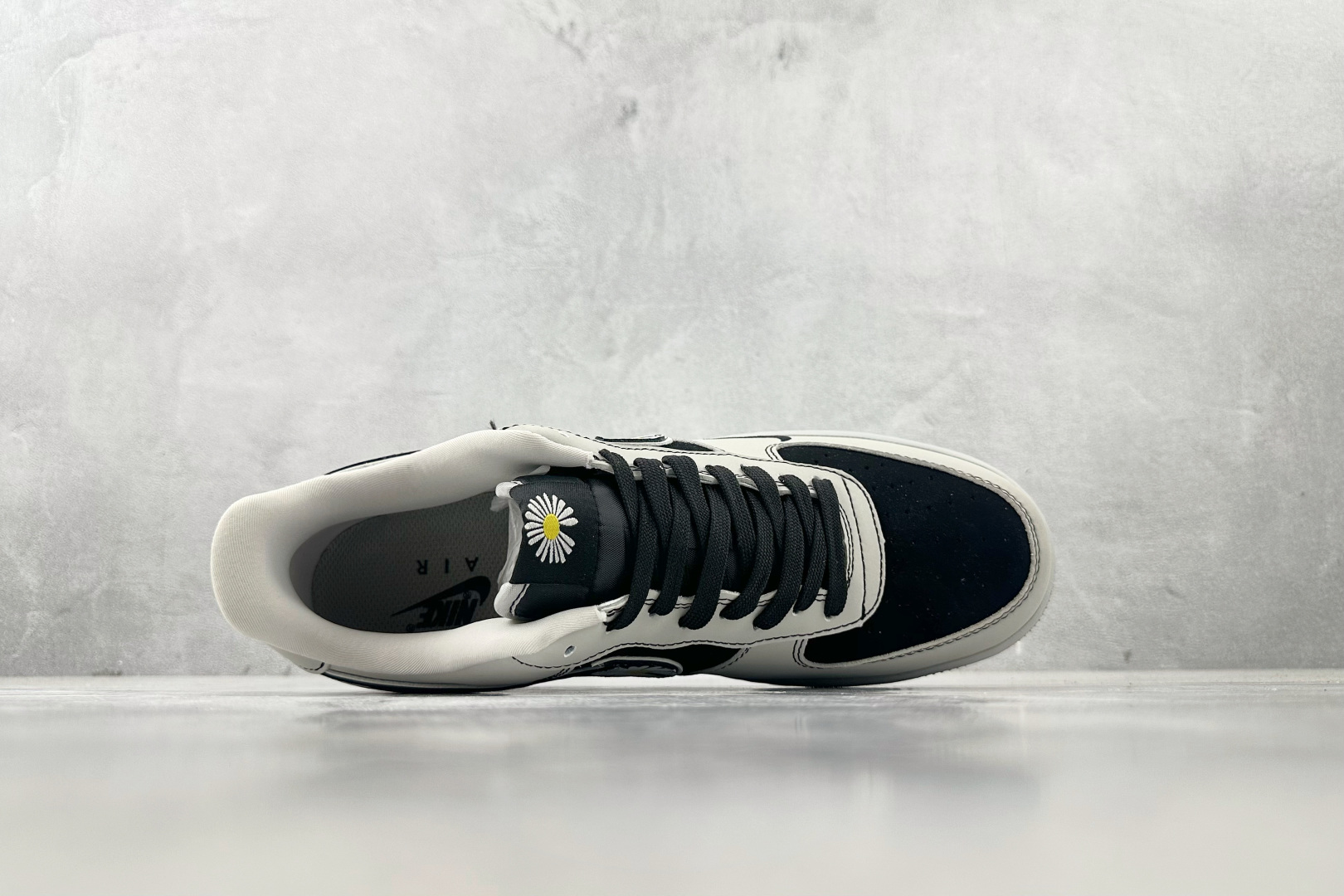 XC 
Nike Air Force 1'07 小雏菊 联名 灰黑

货号：DF0188 055
尺码：