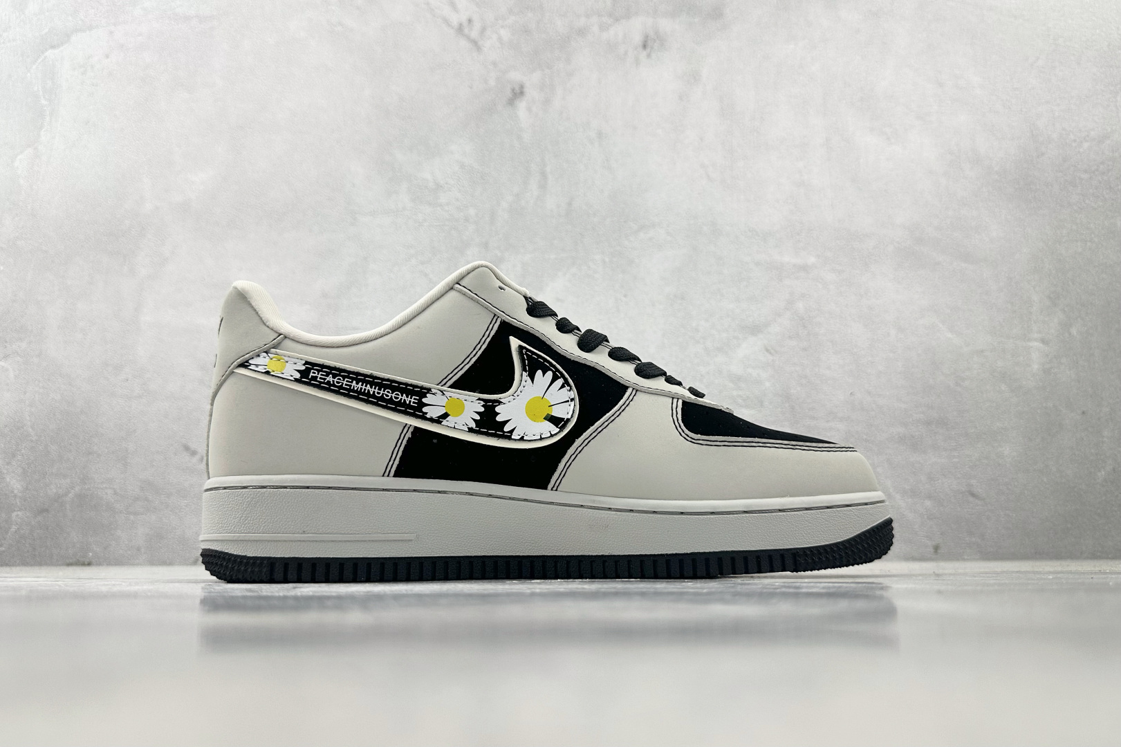 XC 
Nike Air Force 1'07 小雏菊 联名 灰黑

货号：DF0188 055
尺码：