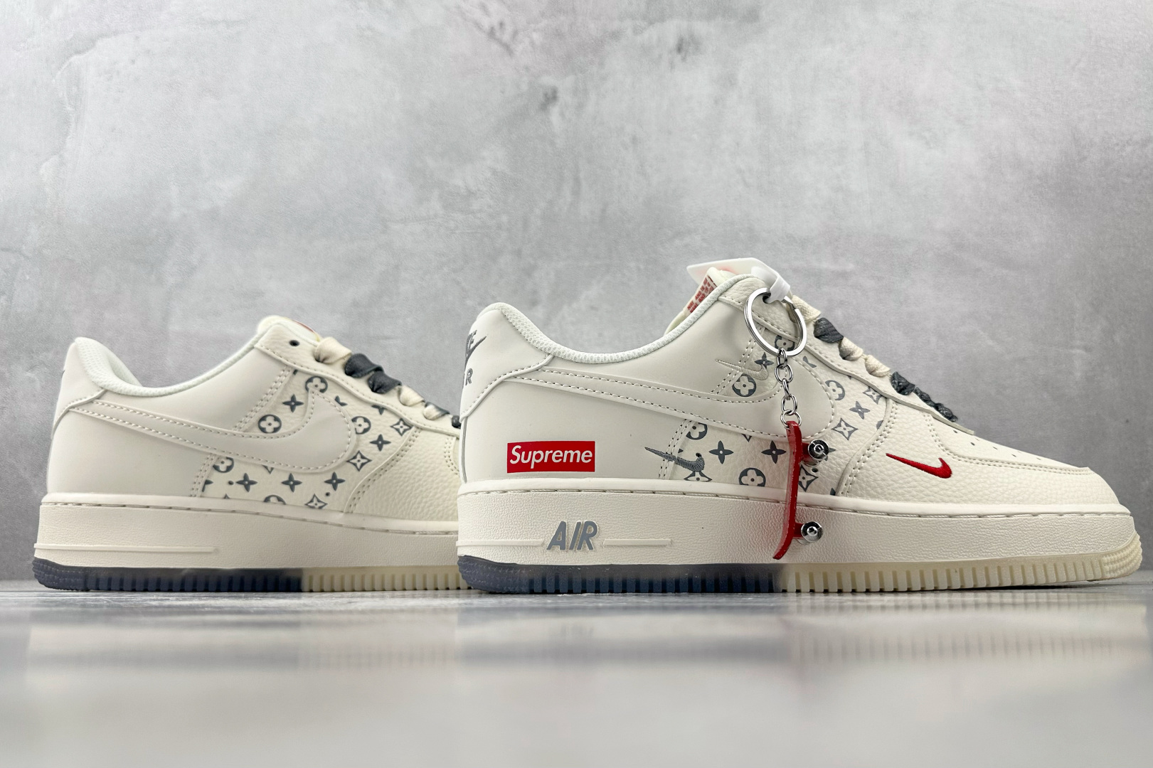 XC 
Nike Air Force 1'07 Supreme 联名 米白灰

货号：HH7518 07