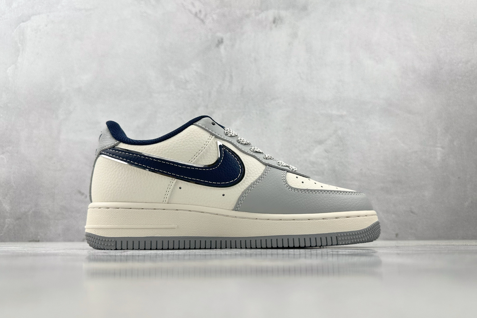 XC 
Nike Air Force 1'07 GUCCI 联名 灰白

货号：XS1958 543
尺