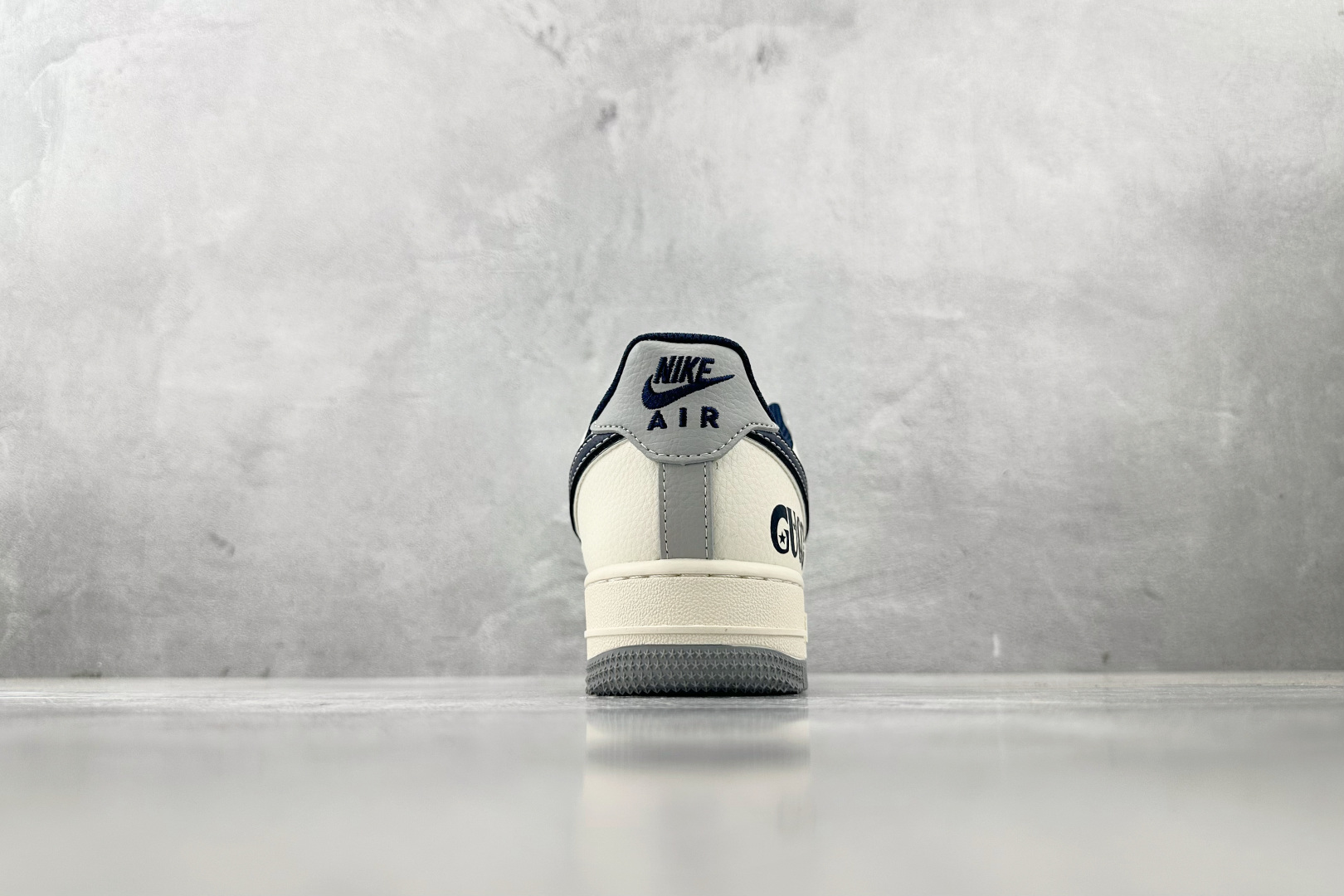 XC 
Nike Air Force 1'07 GUCCI 联名 灰白

货号：XS1958 543
尺