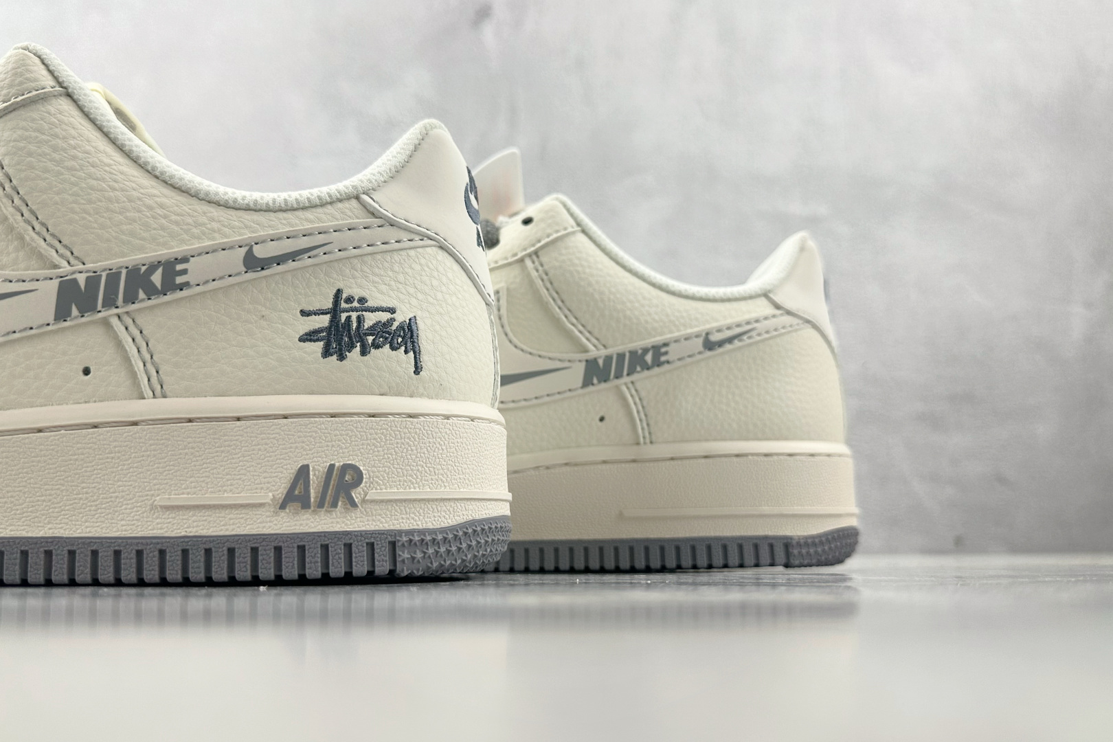 XC 
Nike Air Force 1'07 斯图西 联名 米白灰

货号：HH7518 064
尺码