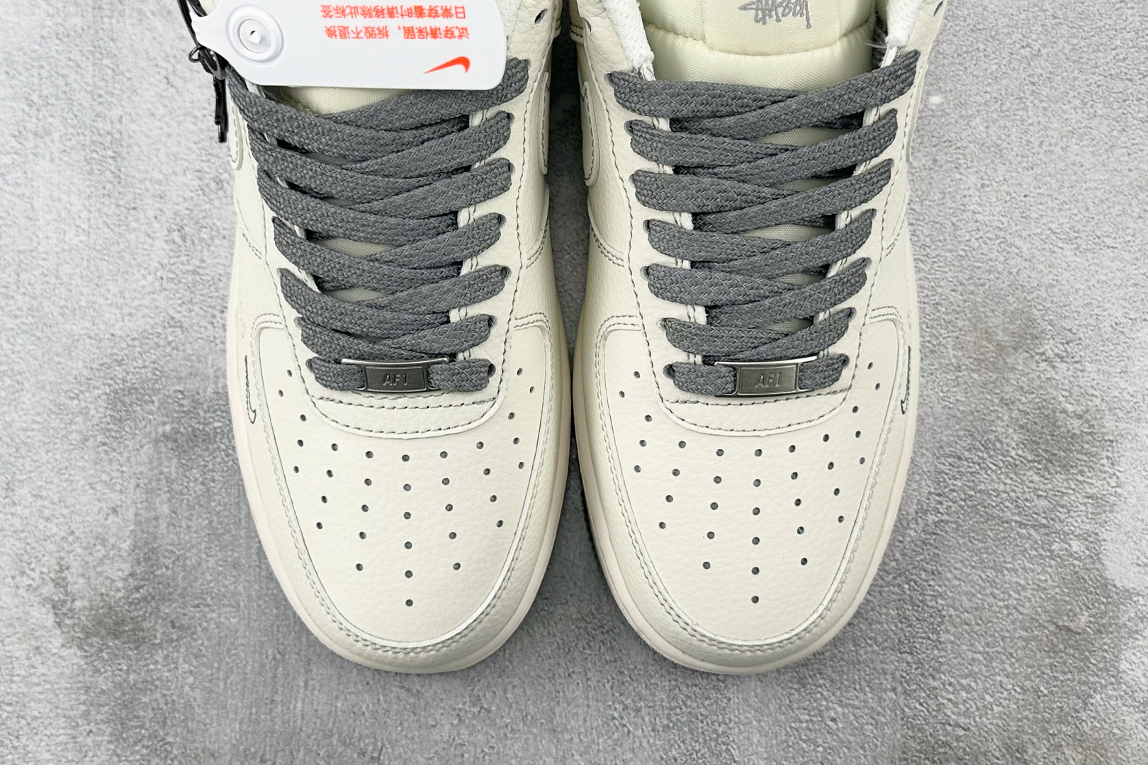 XC 
Nike Air Force 1'07 斯图西 联名 米白灰

货号：HH7518 064
尺码