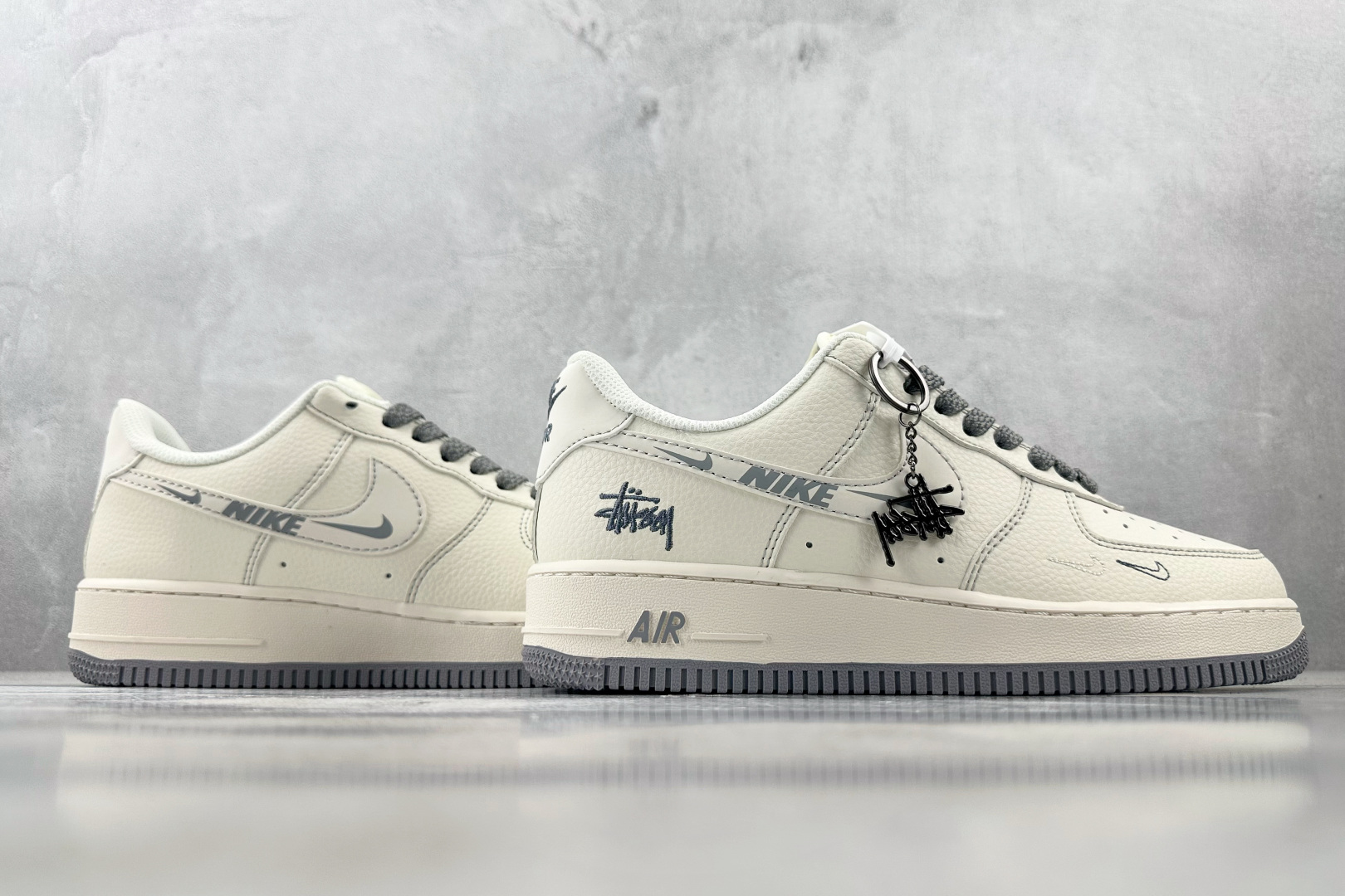 XC 
Nike Air Force 1'07 斯图西 联名 米白灰

货号：HH7518 064
尺码