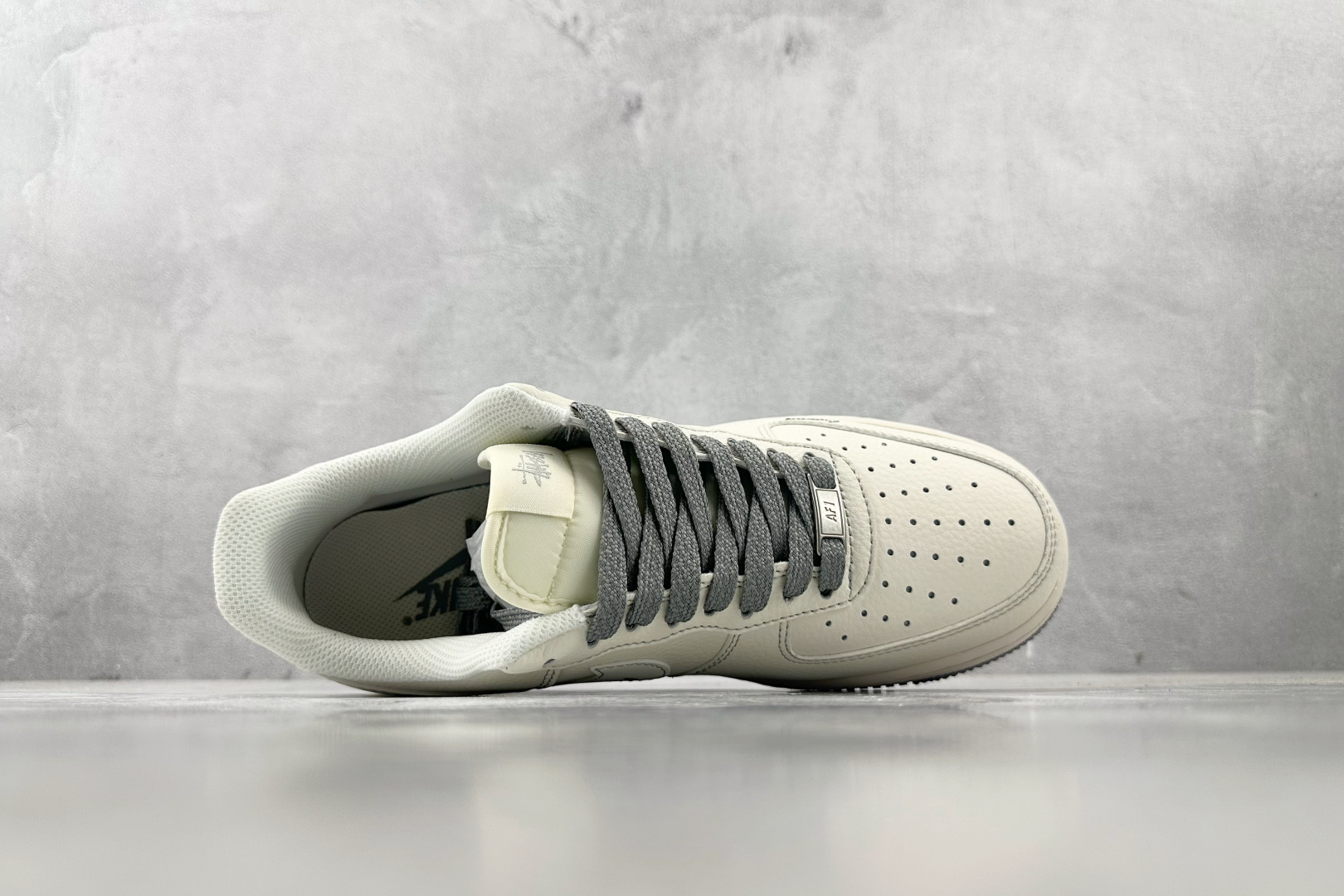 XC 
Nike Air Force 1'07 斯图西 联名 米白灰

货号：HH7518 064
尺码