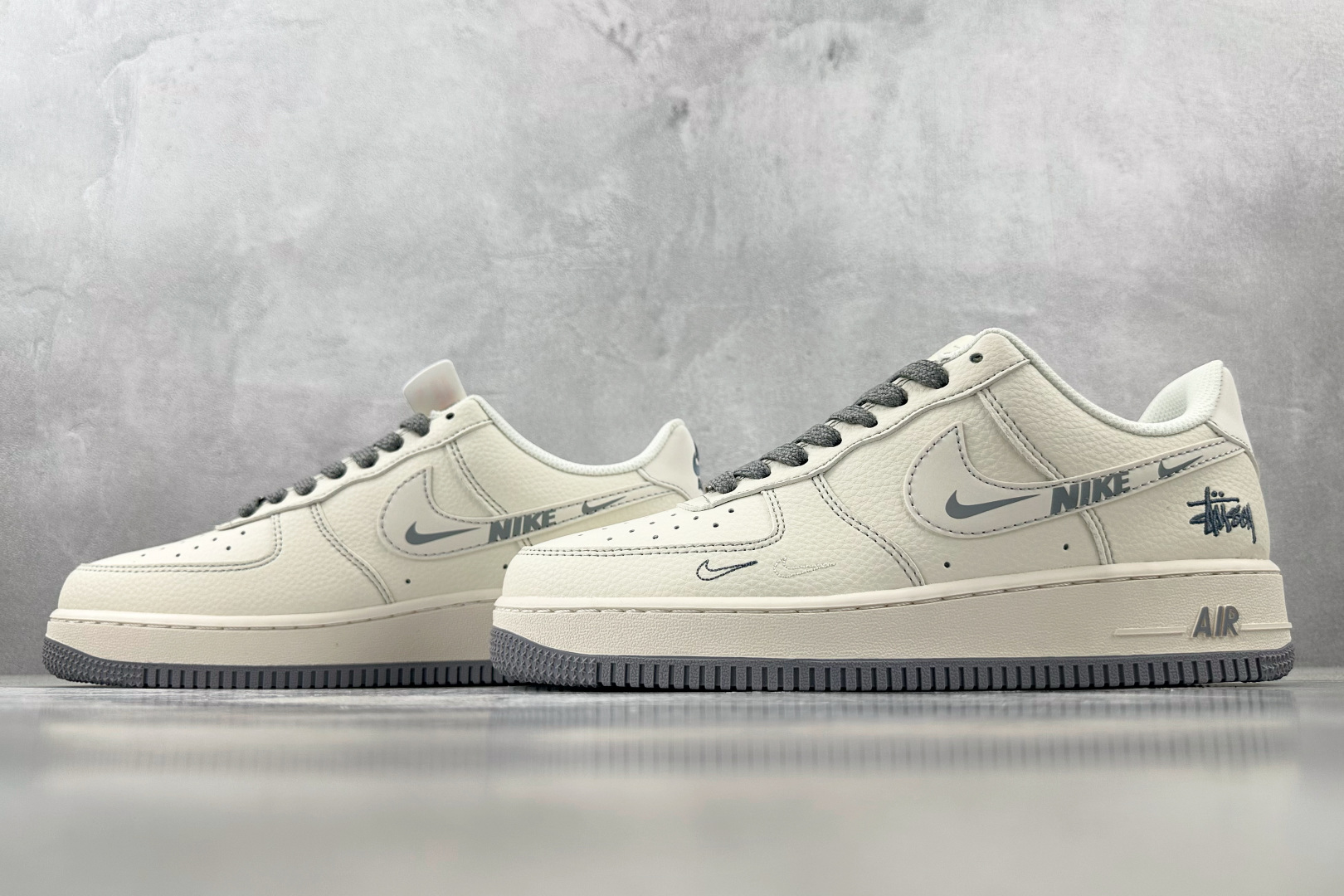 XC 
Nike Air Force 1'07 斯图西 联名 米白灰

货号：HH7518 064
尺码