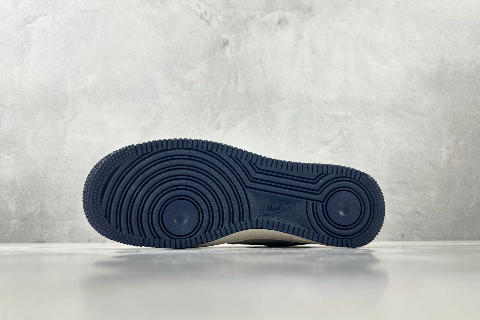 XC 
Nike Air Force 1'07 LV 联名 米白蓝

货号：DM6868 083
尺码：