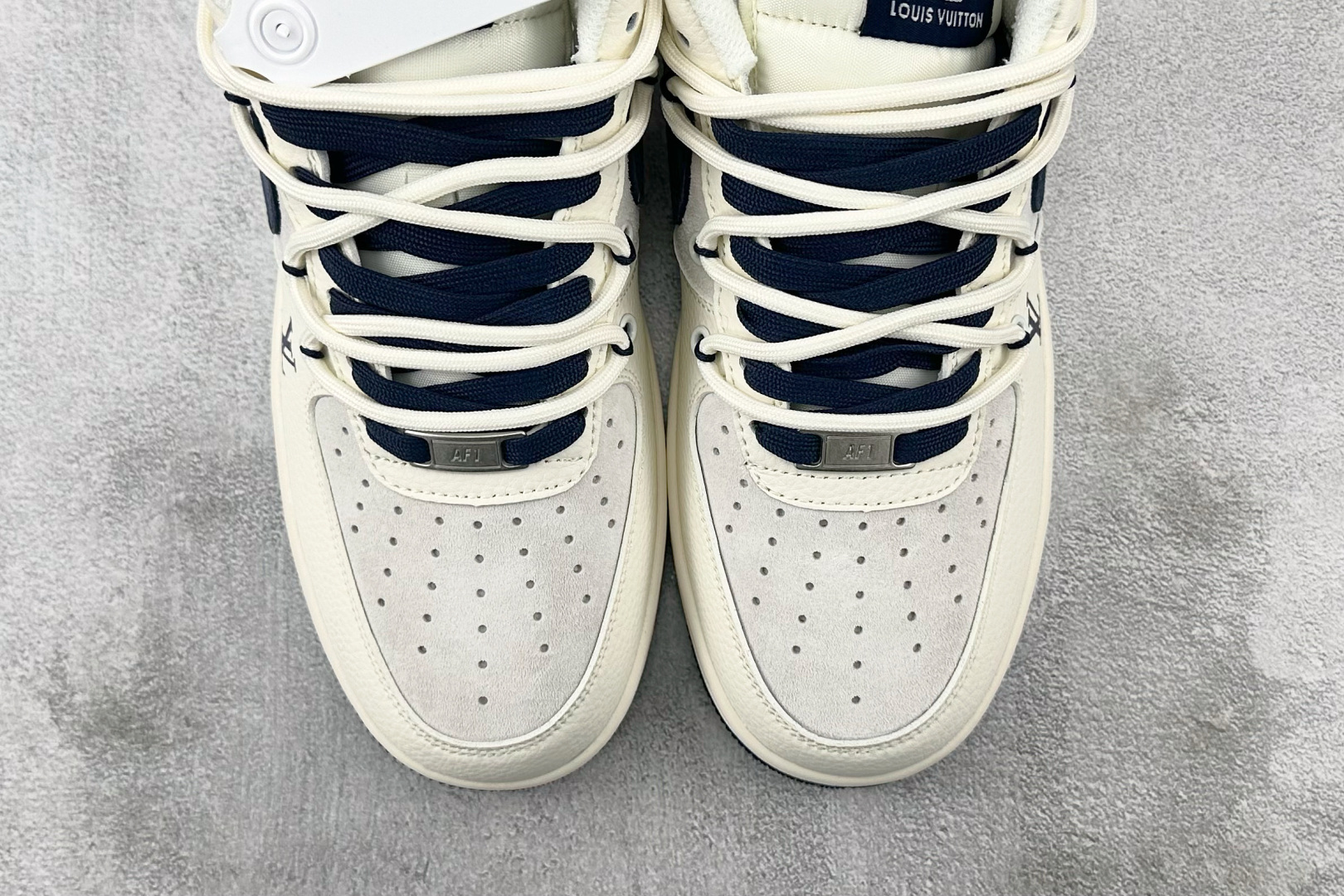 XC 
Nike Air Force 1'07 LV 联名 米白蓝

货号：DM6868 083
尺码：