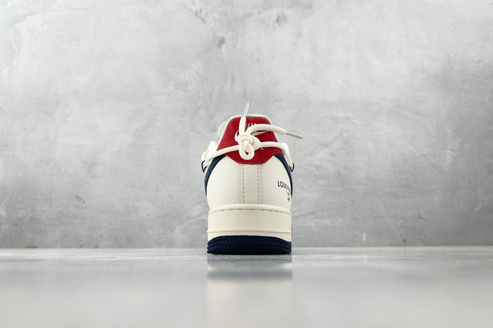 XC 
Nike Air Force 1'07 LV 联名 米白蓝

货号：DM6868 083
尺码：